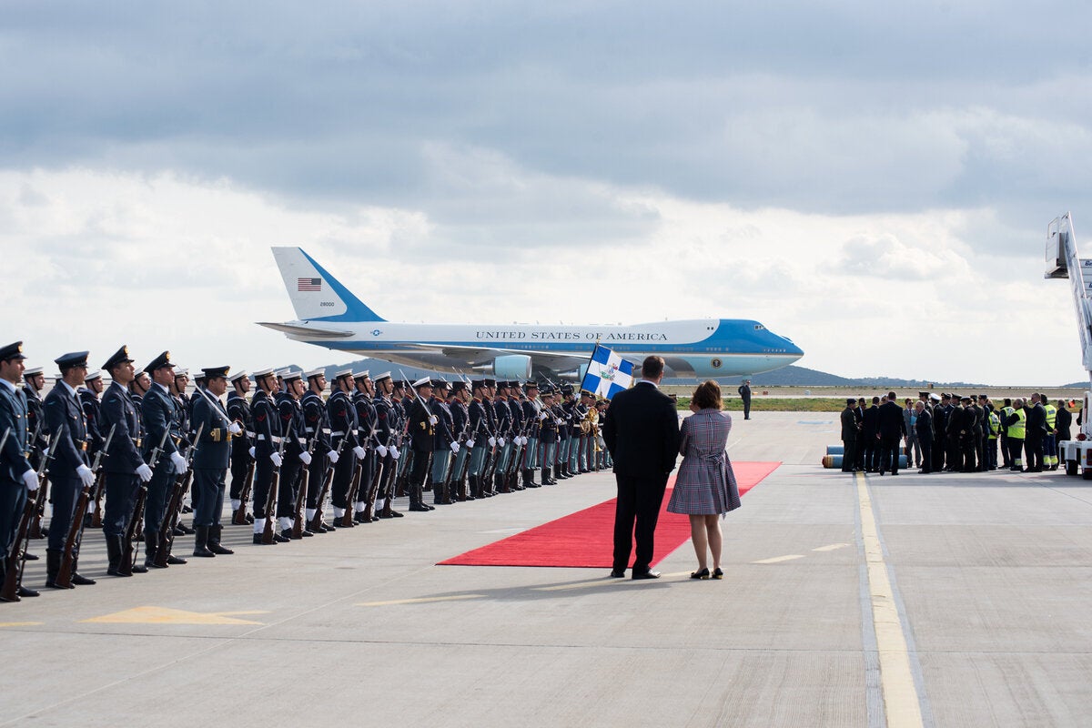 Δευτερόλεπτα μετά την προσγείωση που έγινε τελικά στις 10.42
