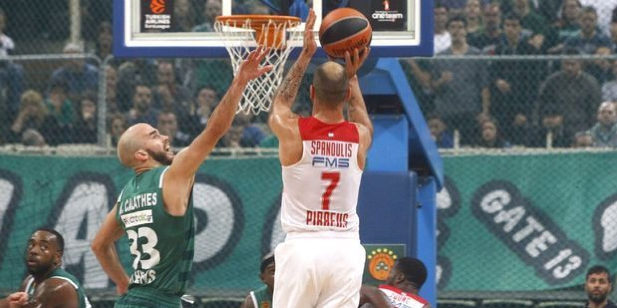 Ο Ολυμπιακός άλωσε το ΟΑΚΑ, 79-77 τον Παναθηναϊκό