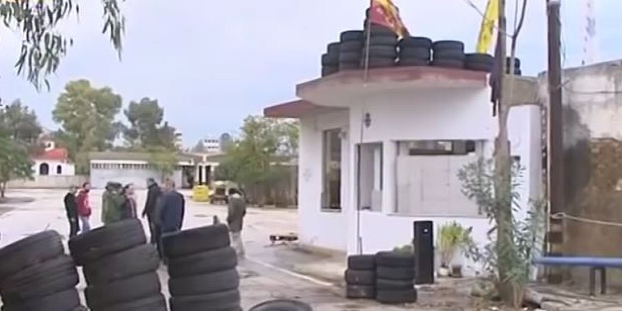 ΚΚΕ: Ακροδεξιά στοιχεία και η Χρυσή Αυγή συνεχίζουν την κατάληψη στο Βοτανικό