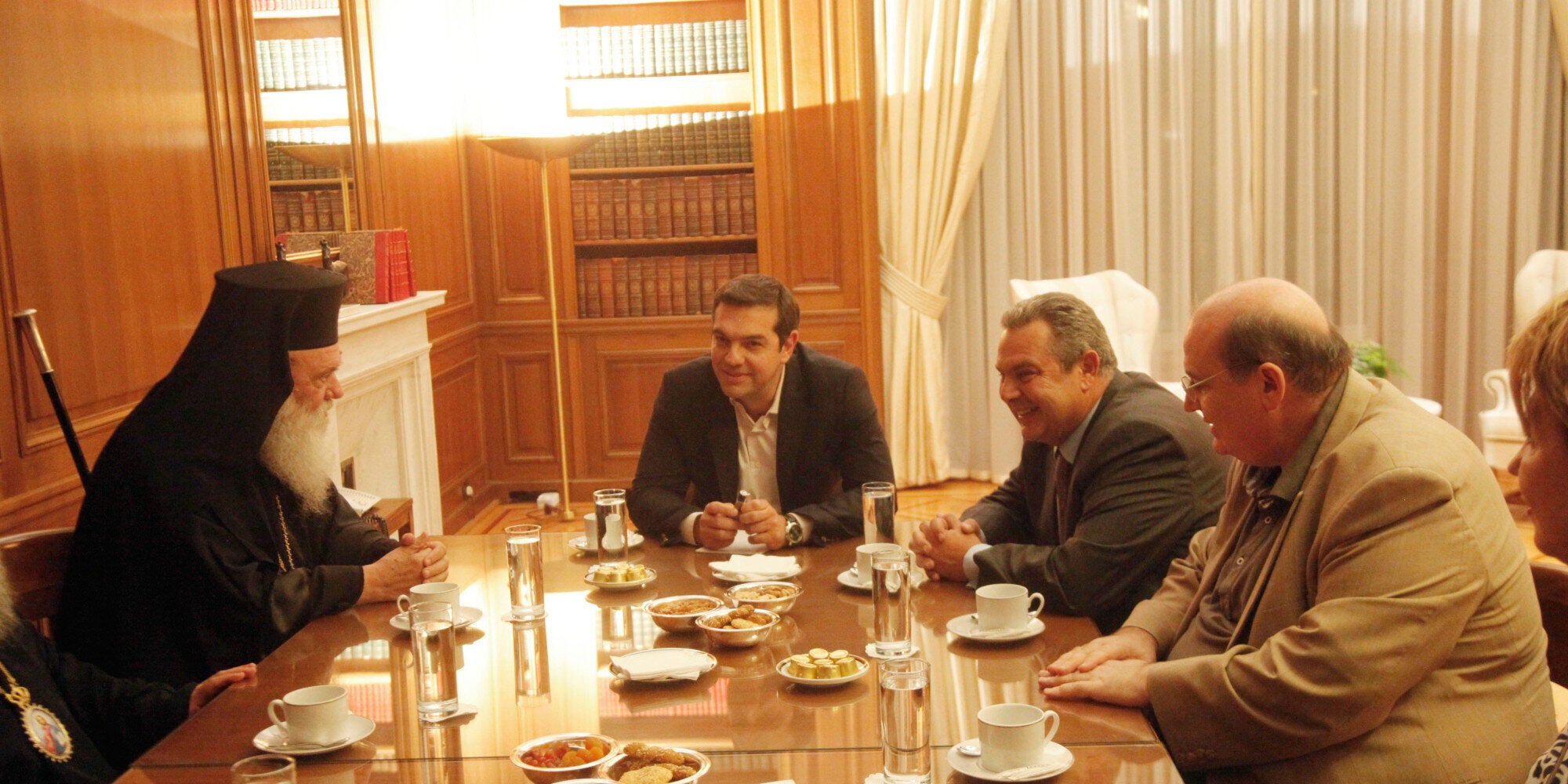 Επίθεση Αυγής σε Ιερώνυμο: Γαλάζιο άνθος της ακροδεξιάς ο Αρχιεπίσκοπος