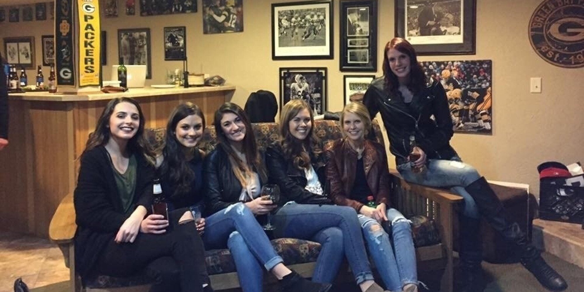Όλο το διαδίκτυο ψάχνει τα πόδια που λείπουν από αυτή την φωτογραφία