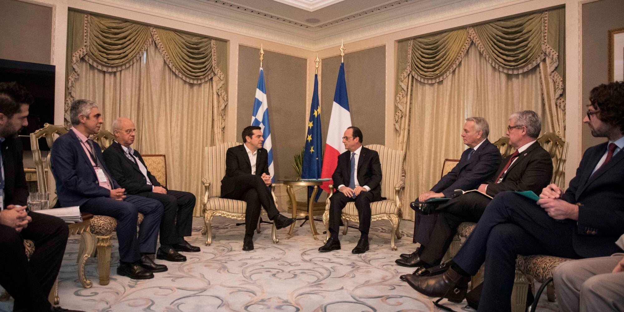 Πως αποτιμά η κυβέρνηση τη συνάντηση Τσίπρα – Ολάντ
