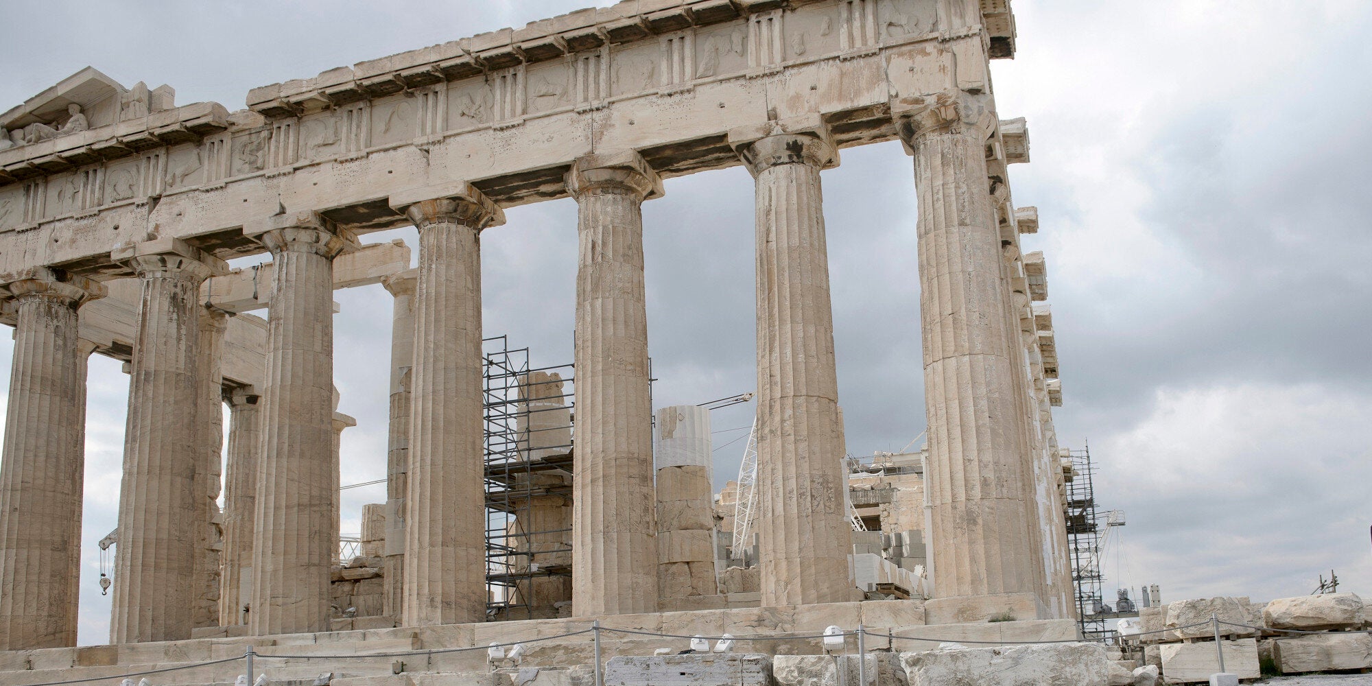 Η πτώση των αξιών της Δημοκρατίας και ο κίνδυνος του Εθνικολαϊκισμού