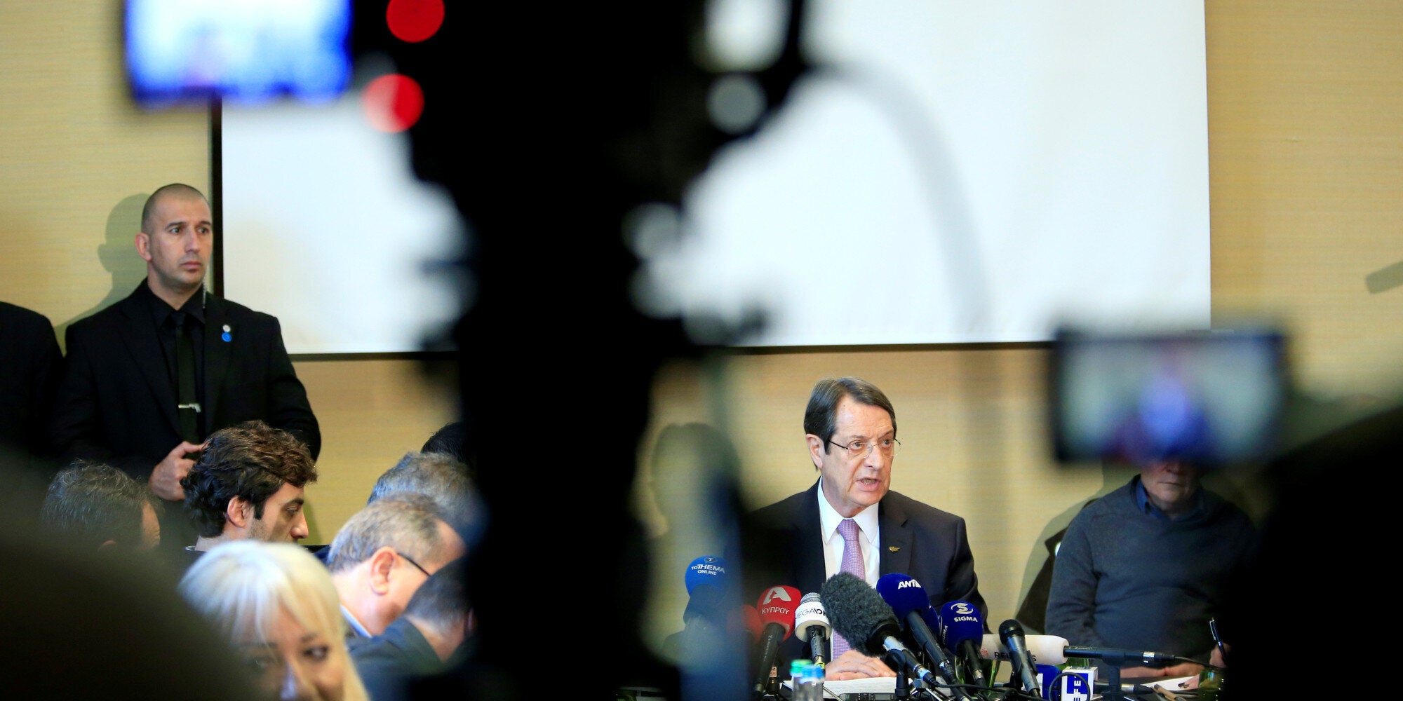 Σε τεντωμένο σκοινί η διαπραγμάτευση για το Κυπριακό μετά την «τορπίλη» Ερντογάν