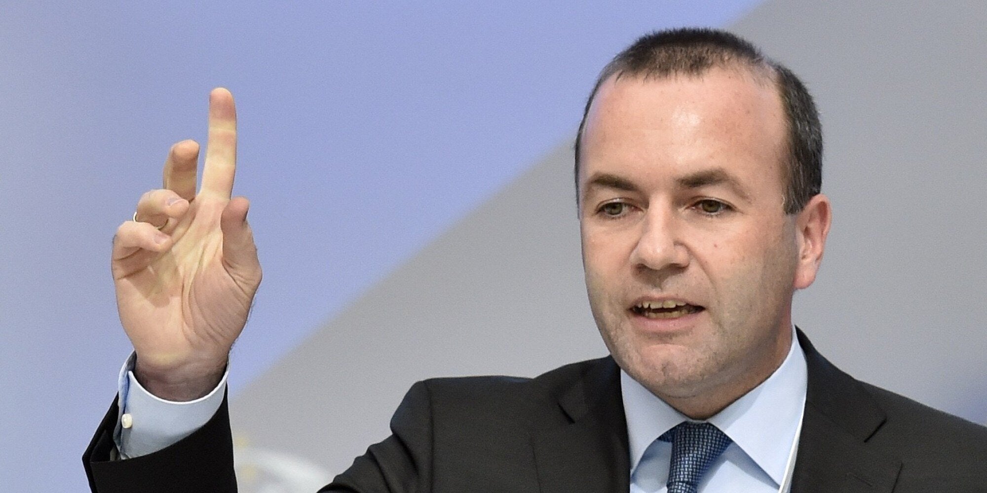 Βέμπερ: Ο Τσίπρας έχασε την εμπιστοσύνη των Ευρωπαίων με το «δώρο» στους συνταξιούχους