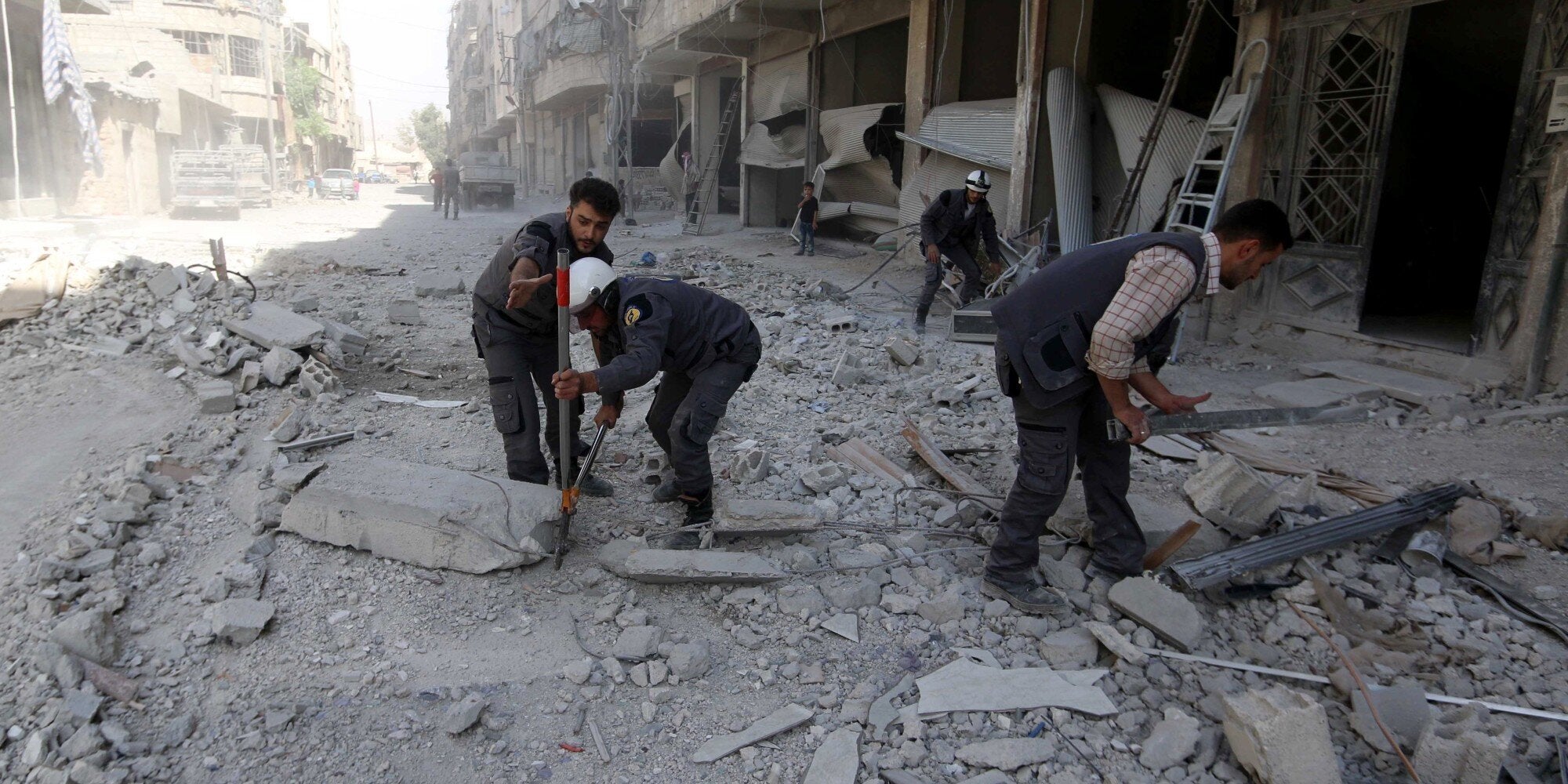 Πολύνεκρες επιθέσεις αυτοκτονίας σε έδρες των υπηρεσιών κρατικής ασφάλειας στη Χομς