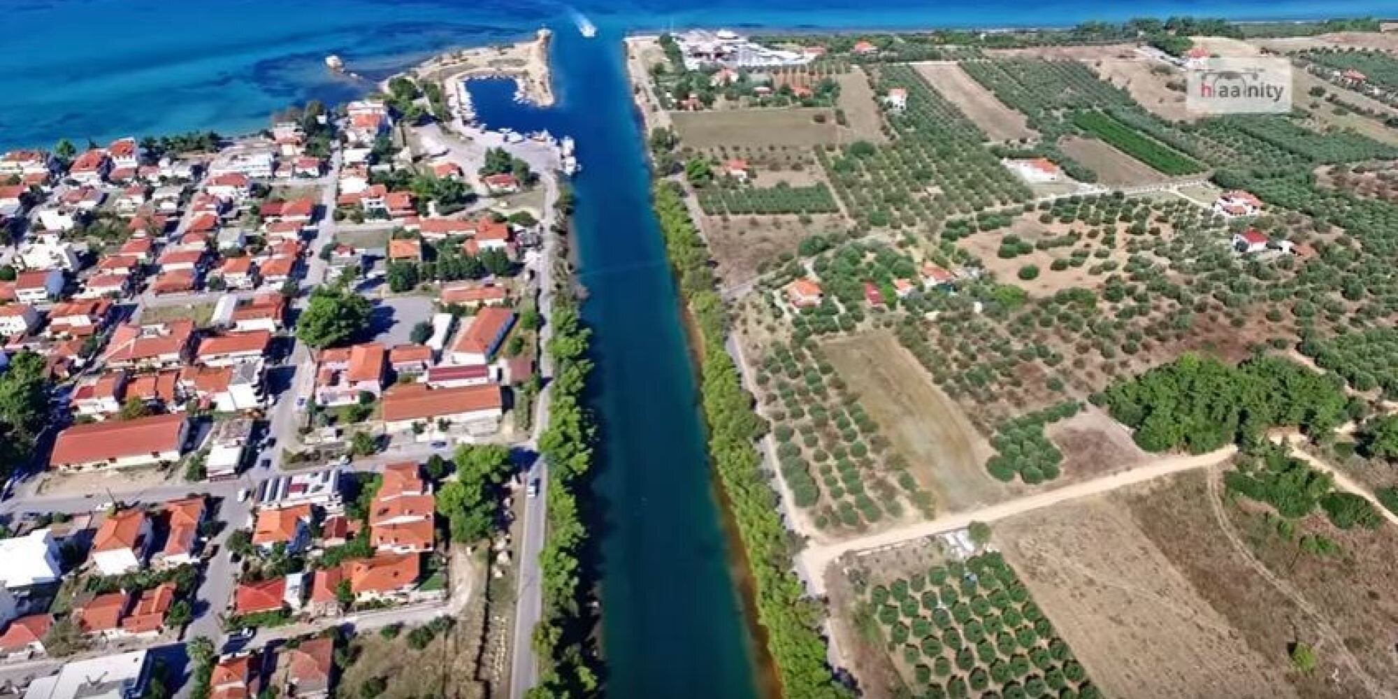 H «διώρυγα της χλιδής»: Πτήση με drone πάνω από τη διώρυγα της Νέας Ποτίδαιας στην Κασσάνδρα Χαλκιδικής