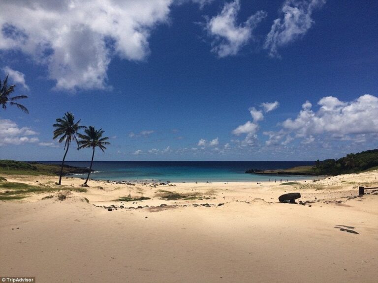Anakena Beach, Easter Island