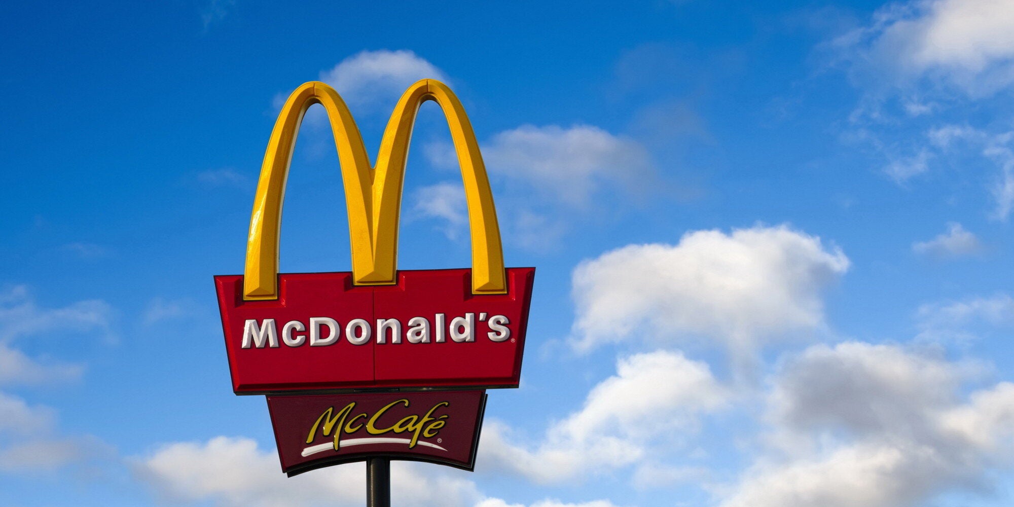 Το λογότυπο των McDonald’s έχει ένα ένοχο μυστικό