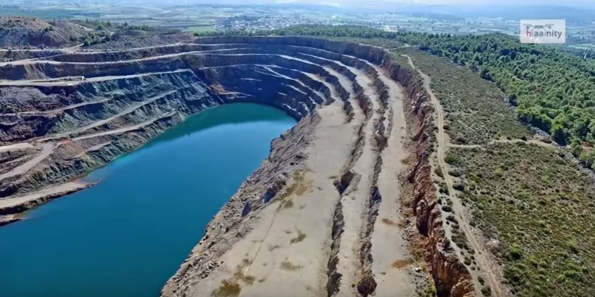 Βίντεο: Η «λίμνη των ανατινάξεων» στην Εύβοια