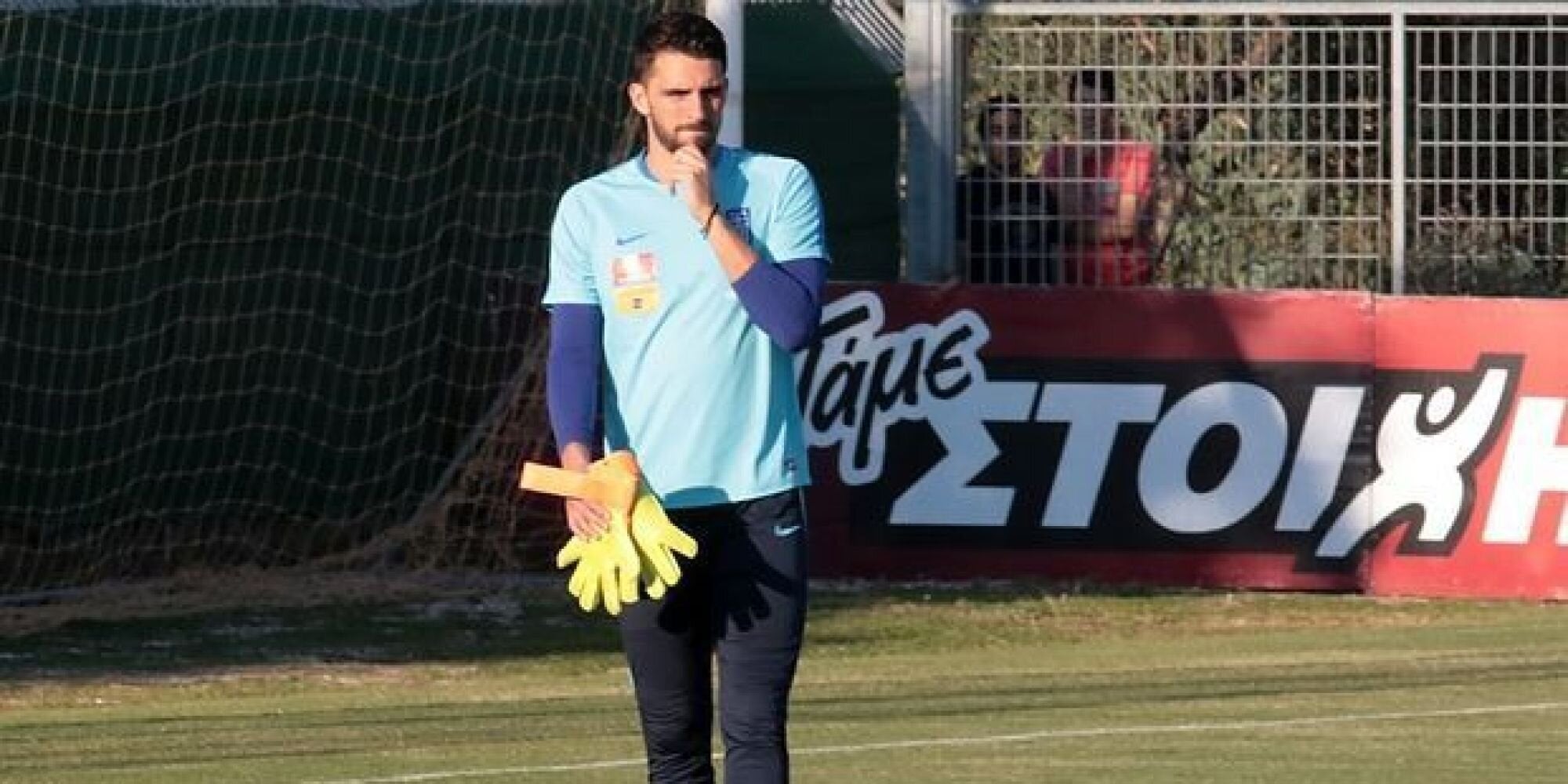 Ο Καπίνο στα “γάντια” του Καρνέζη