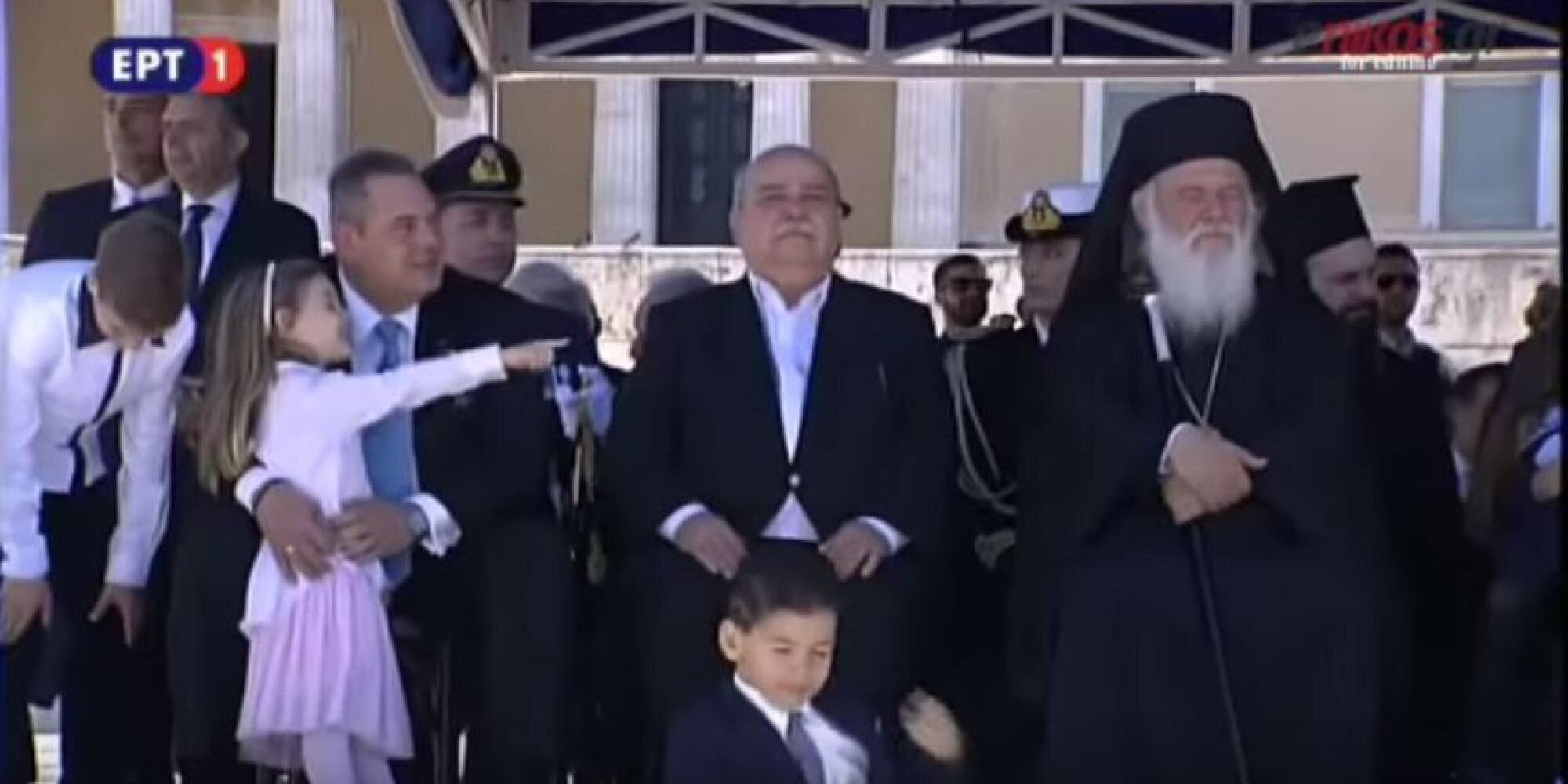 Η γκάφα του εκφωνητή της ΕΡΤ κατά την μετάδοση της στρατιωτικής παρέλασης που μας πήγε δεκαετίες πίσω