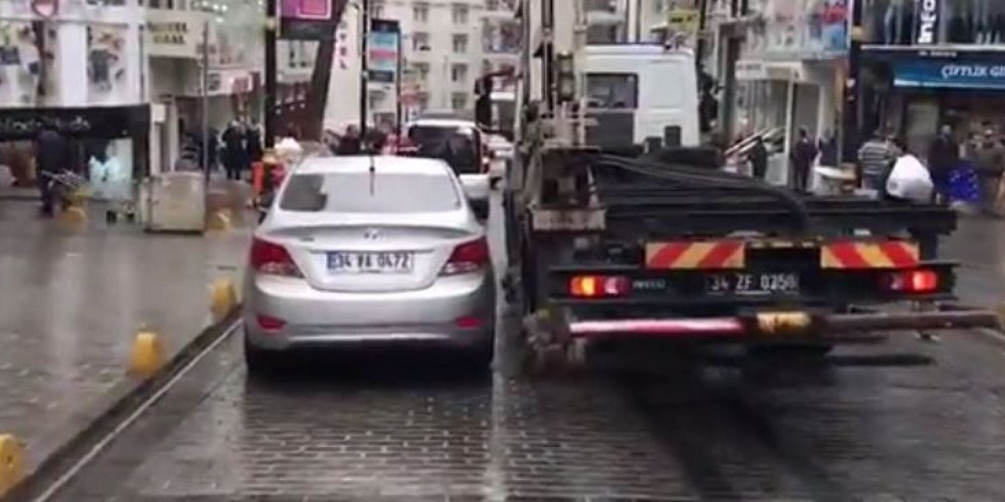 Παράνομο παρκάρισμα και…τιμωρία στην Κωνσταντινούπολη