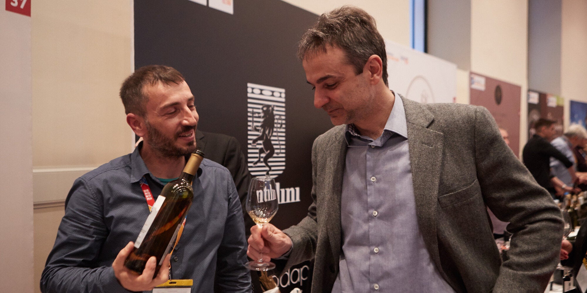 Ο Μητσοτάκης επισκέφθηκε την «Οινόραμα 2017» και υποσχέθηκε κατάργηση του φόρου στο κρασί