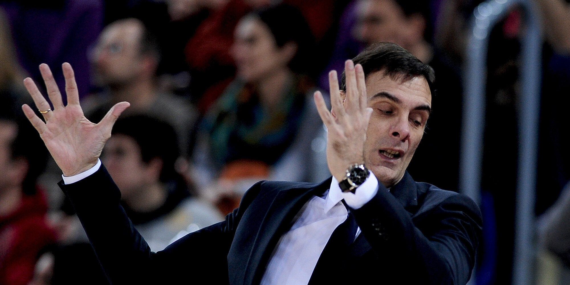 Η ισπανική Μπαρτσελόνα έγινε… ελβετικό τυρί