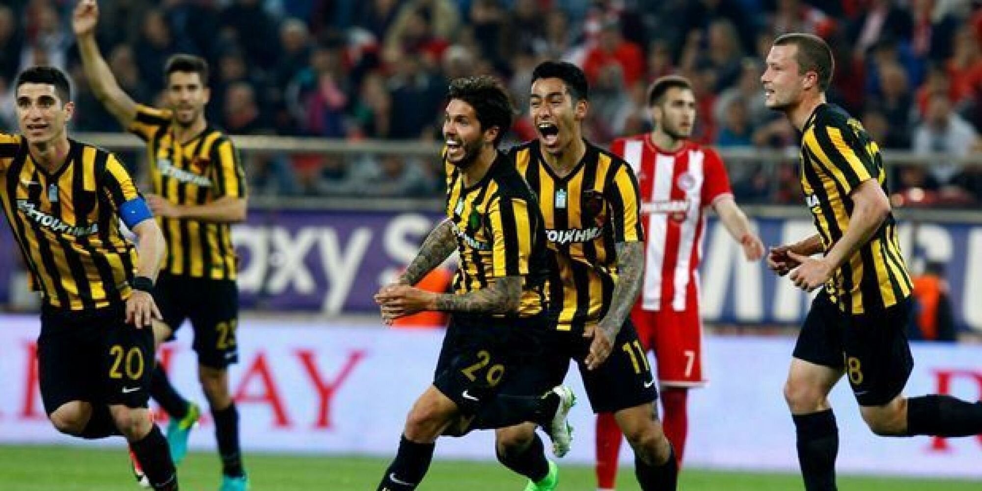 Άλμα πρόκρισης για την ΑΕΚ, 2-1 τον Ολυμπιακό στο Φάληρο