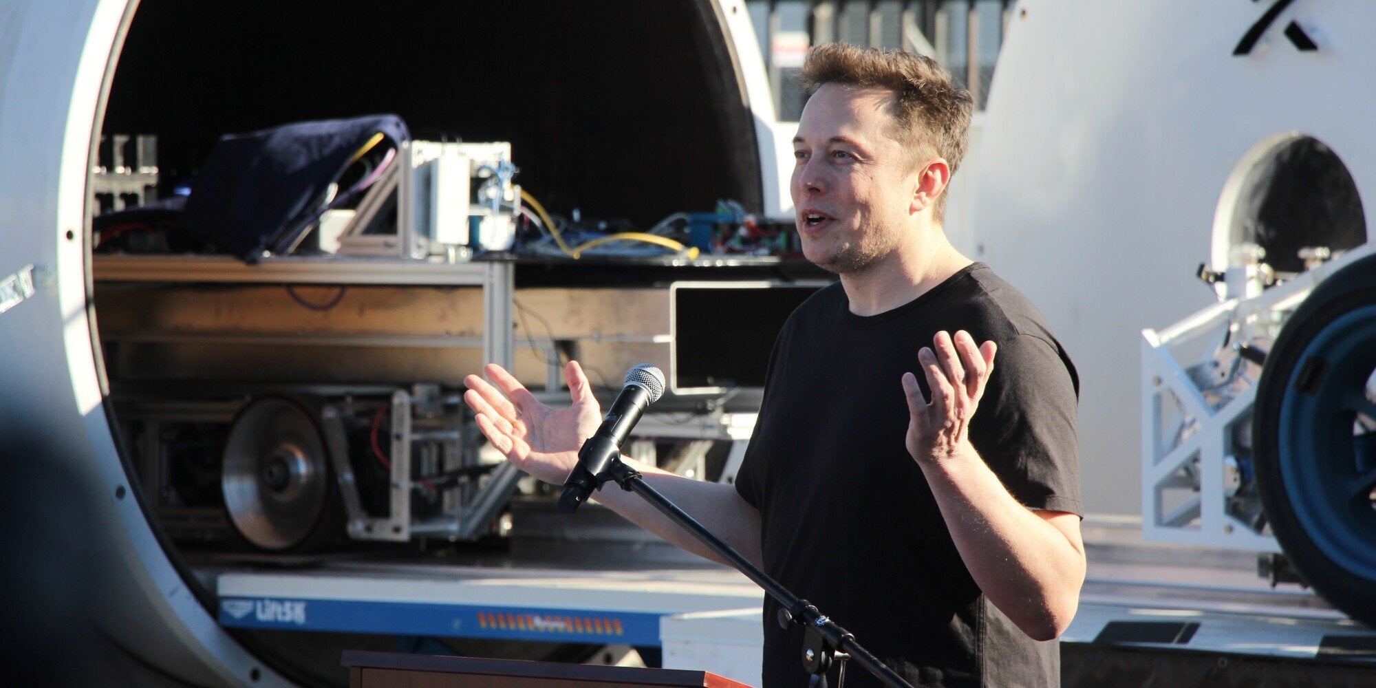 (Πρωταπριλιάτικη) αποκάλυψη για τους αεροψεκασμούς, από τον Έλον Μασκ, ιδρυτή της SpaceX