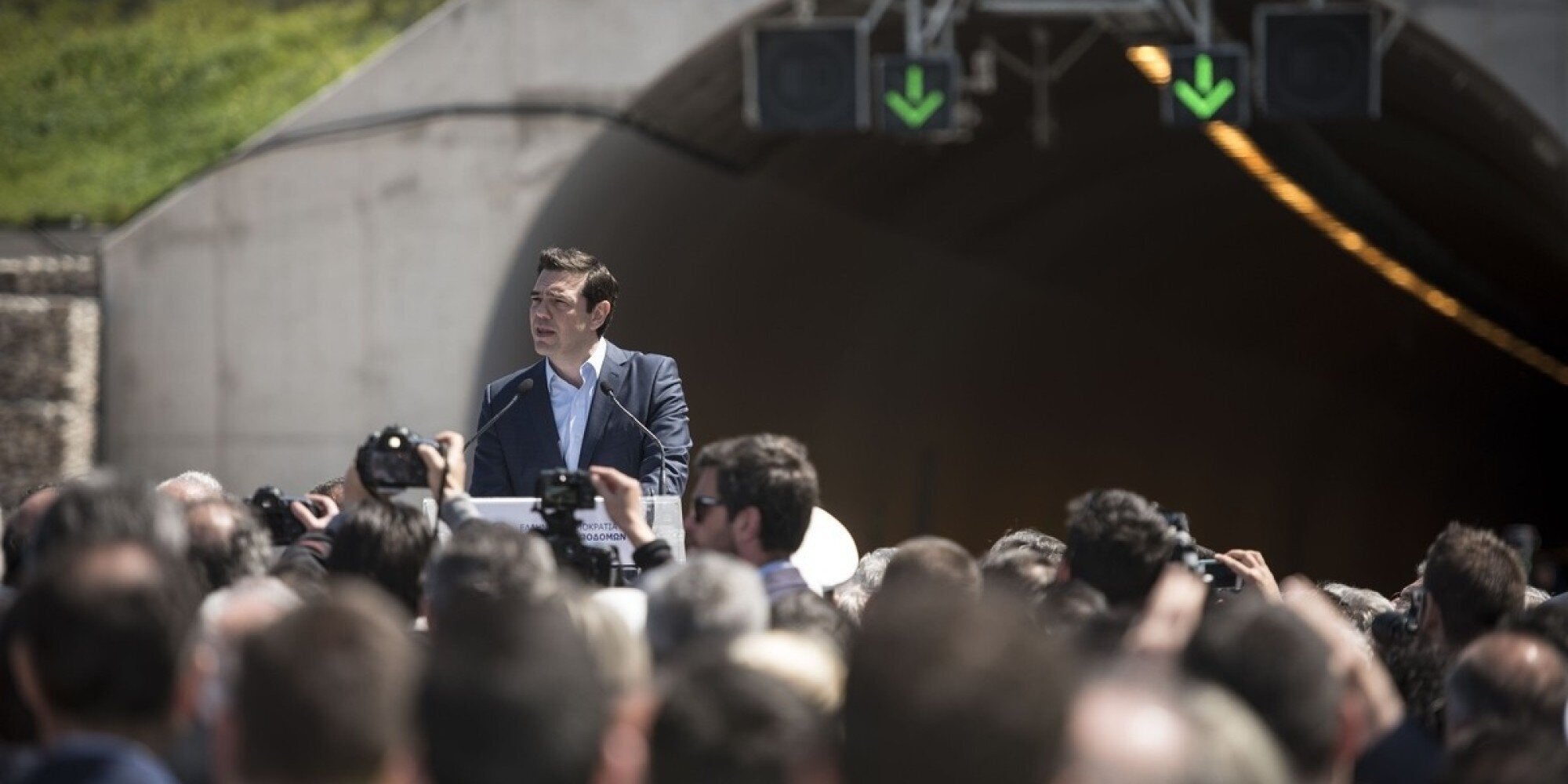 Τσίπρας από την Πάτρα: «Η ενέργεια και το νερό θα μείνουν υπό δημόσιο έλεγχο»