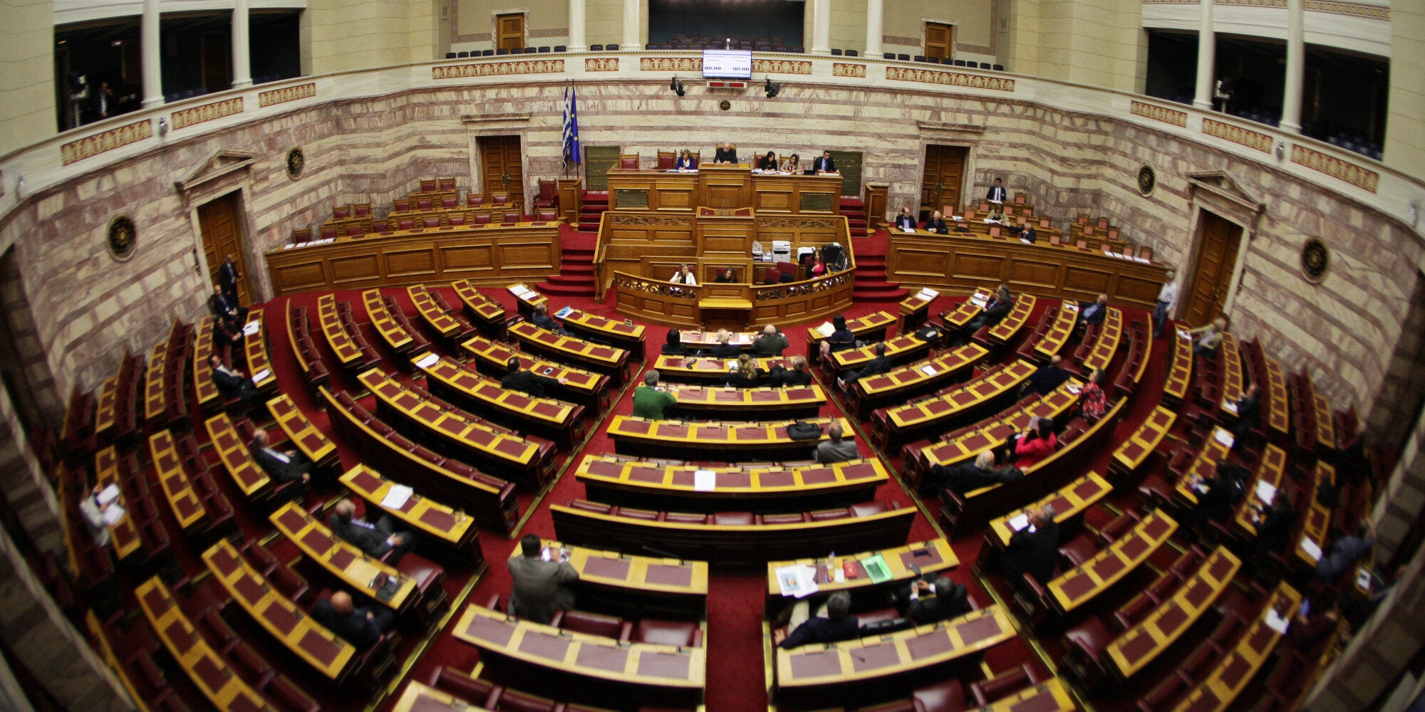 «Όχι ένα νόμο με ένα άρθρο». Το σχέδιο της κυβέρνησης για το προς ψήφιση πολυνομοσχέδιο