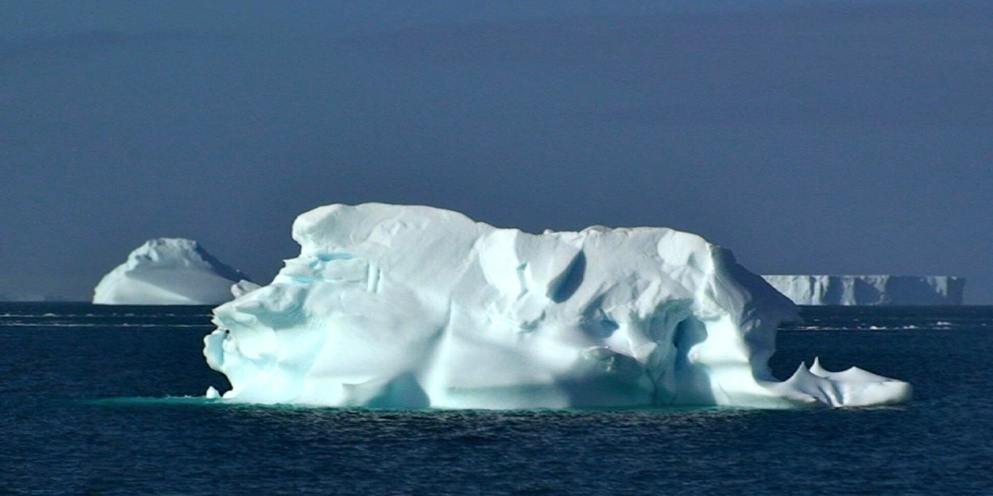 Θέλουν να ρυμουλκήσουν στα Αραβικά Εμιράτα παγόβουνο από την Ανταρκτική