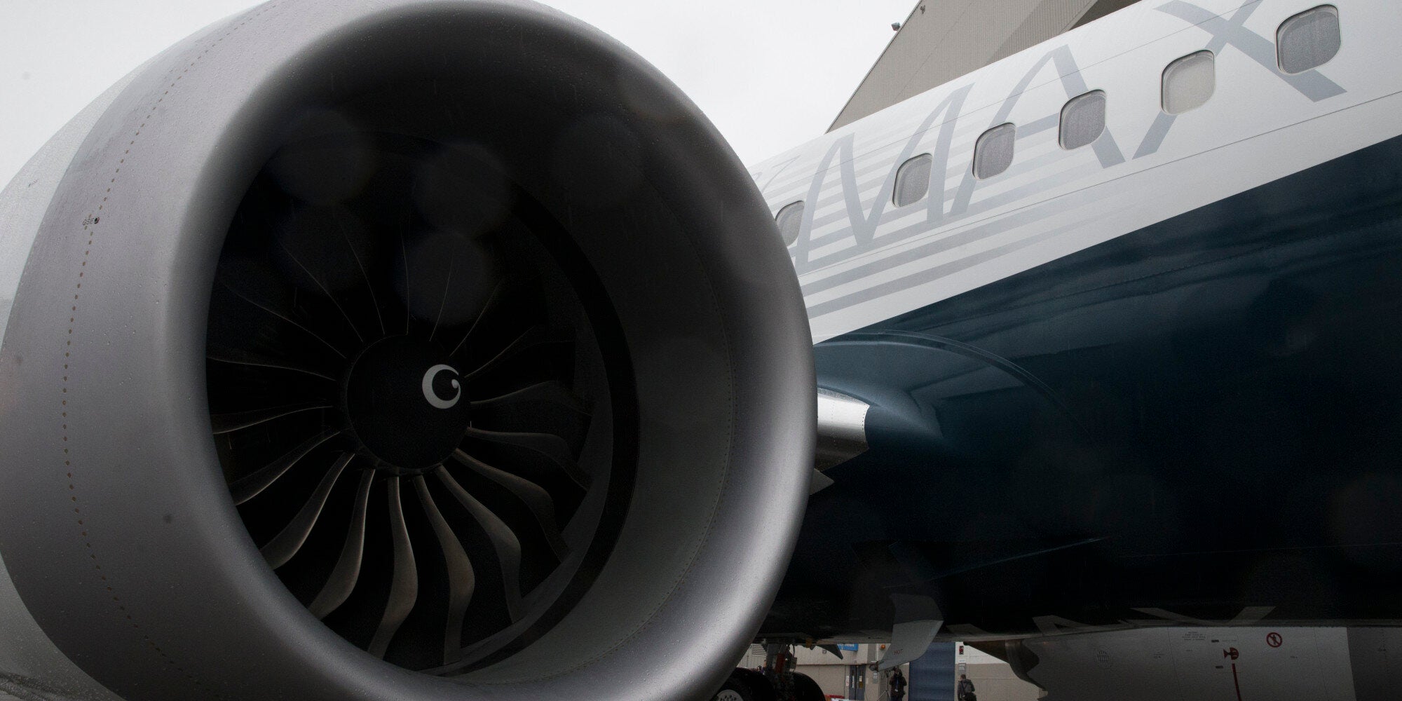 Μία γυναίκα καθυστέρησε ολόκληρη πτήση, επειδή πέταξε κέρματα στις τουρμπίνες για καλή τύχη