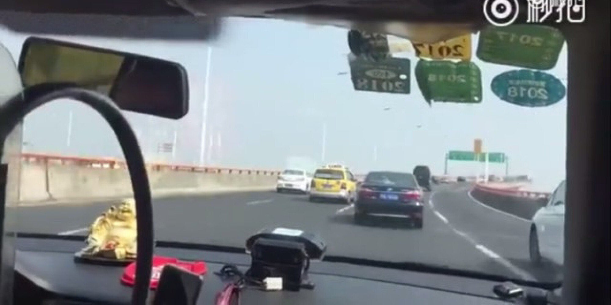 Ταξιτζής στη Σαγκάη προσπερνά πάνω από 50 αυτοκίνητα σε δύο λεπτά. «Ήταν η πιο τρομακτική εμπειρία της ζωής μου», λέει η επιβάτης