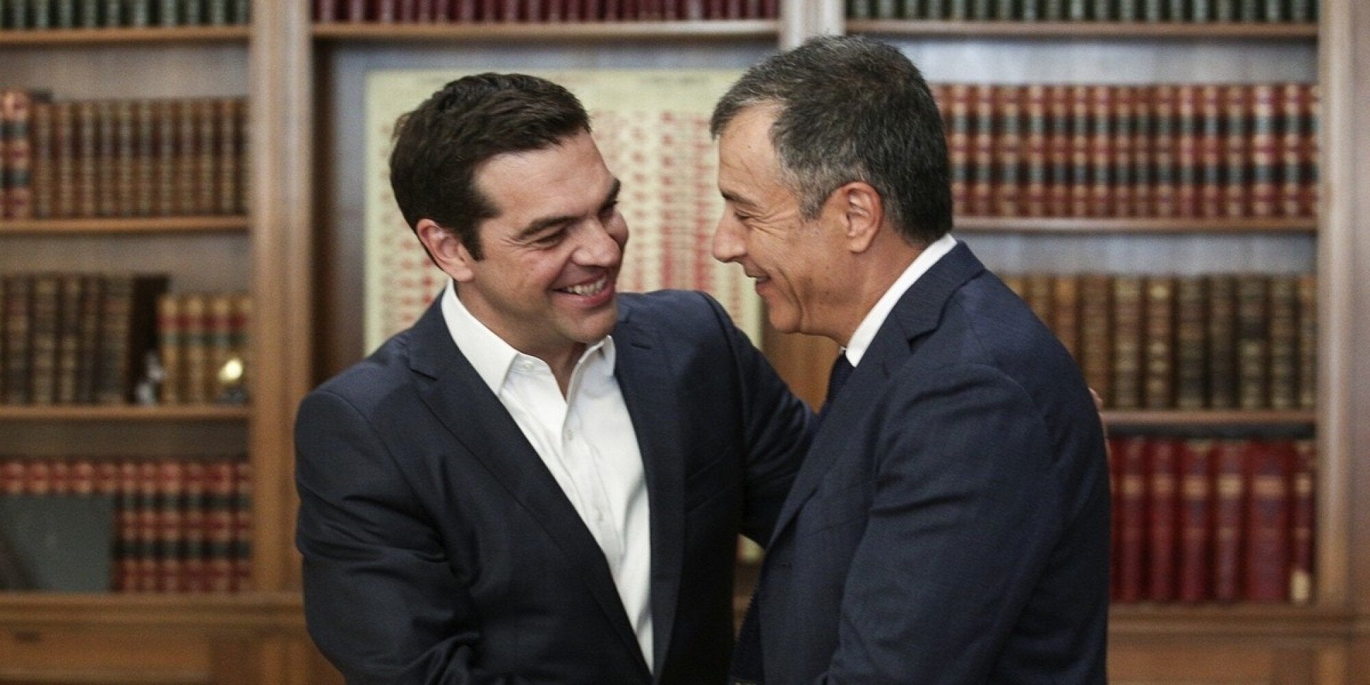 Συνάντηση Τσίπρα-Θεοδωράκη για Eurogroup και Κυπριακό