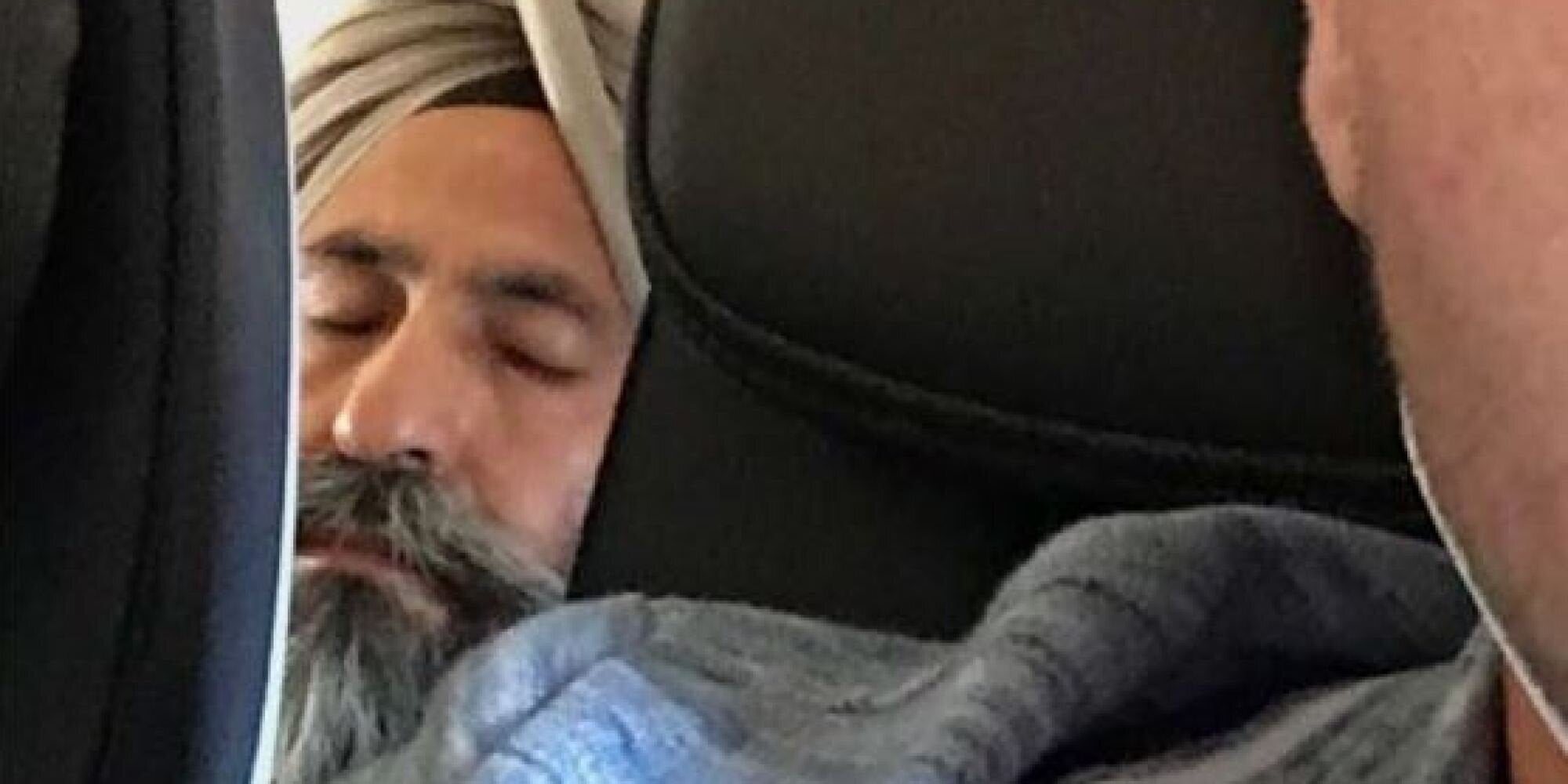 Ρατσισμός είναι να στοχοποιείς κάποιον την ώρα που κοιμάται επειδή μοιάζει με μουσουλμάνο