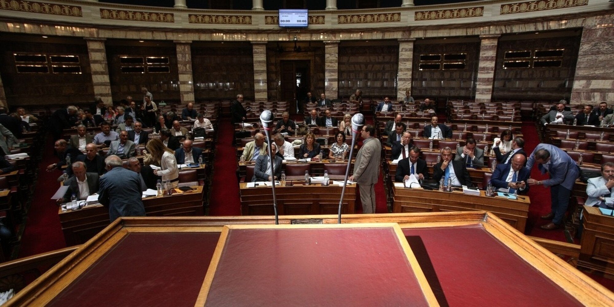 Αντιπολιτευτικά «πυρά» για τη διαπραγμάτευση στη συζήτηση για το φορολογικό νομοσχέδιο