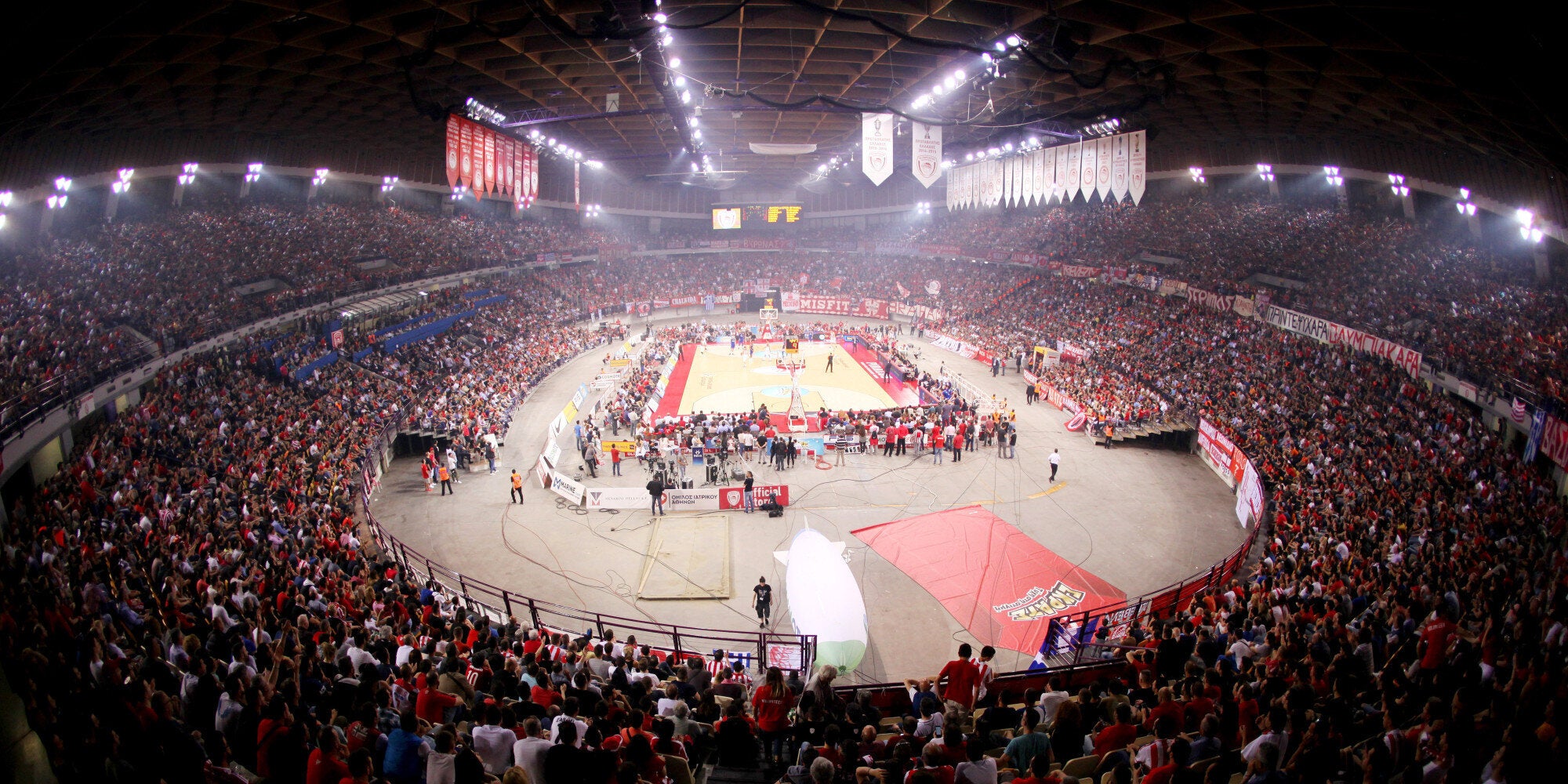 Πρόστιμο και μία αγωνιστική κεκλεισμένων για τον Ολυμπιακό