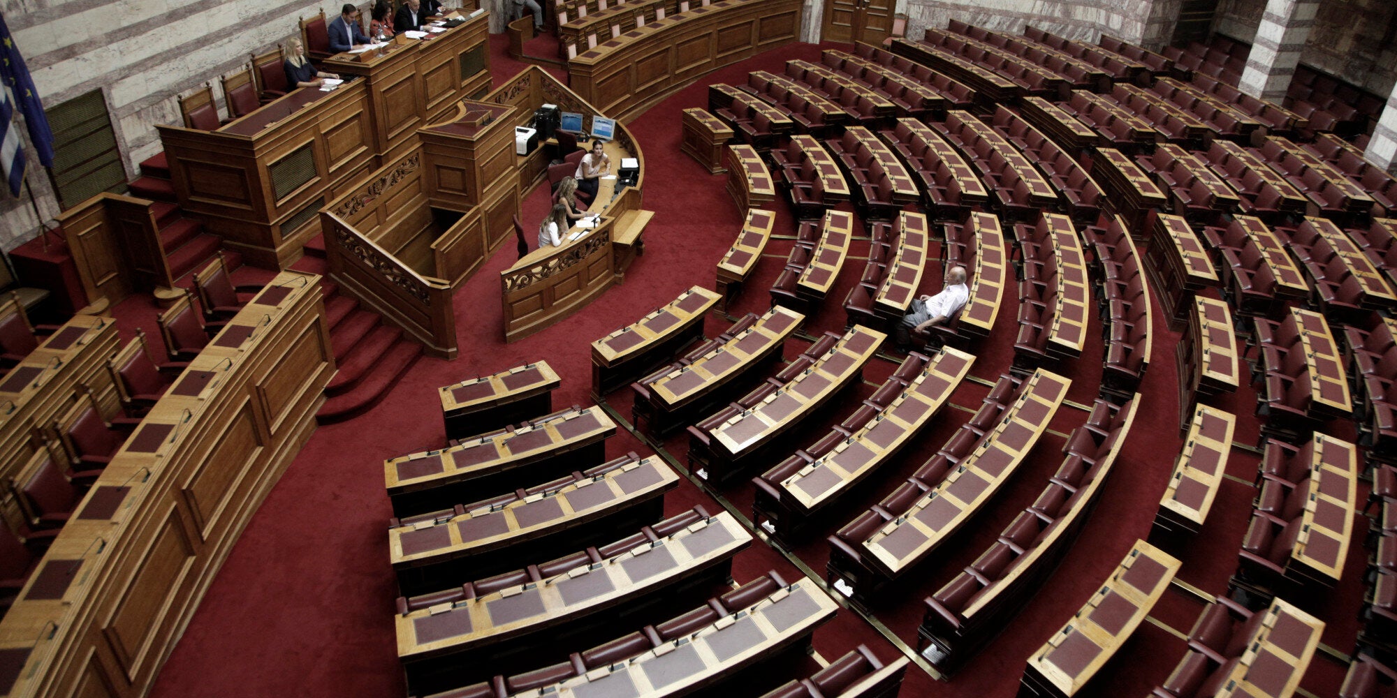 Στην Ολομέλεια το πολυνομοσχέδιο για τους ΟΤΑ. Ποιοι διαφωνούν και σε ποια άρθρα