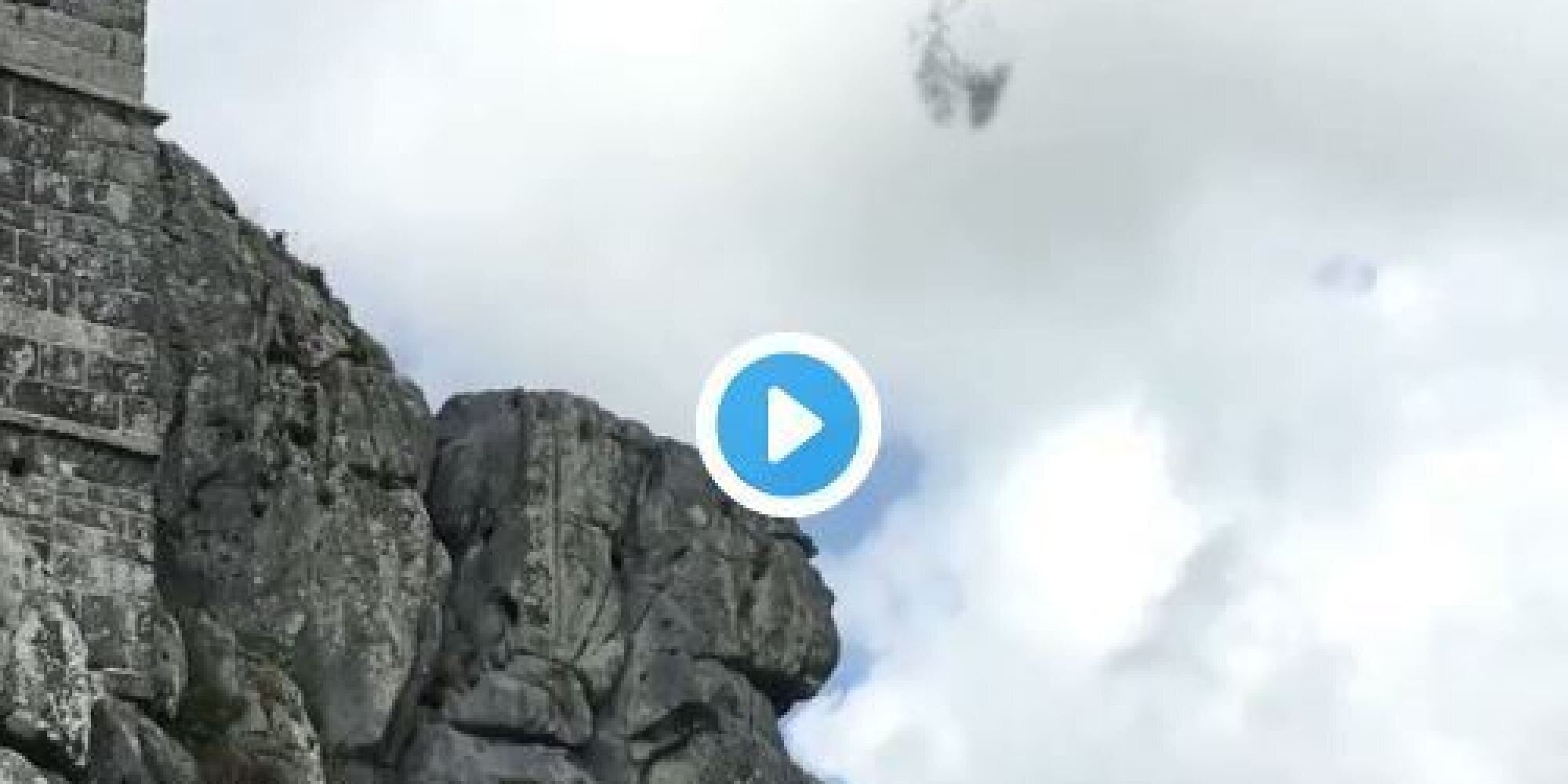 Βίντεο: Το πιο…αλλοπρόσαλλο «UFO» που έχετε δει αντίκρισαν περαστικοί στη Βρετανία