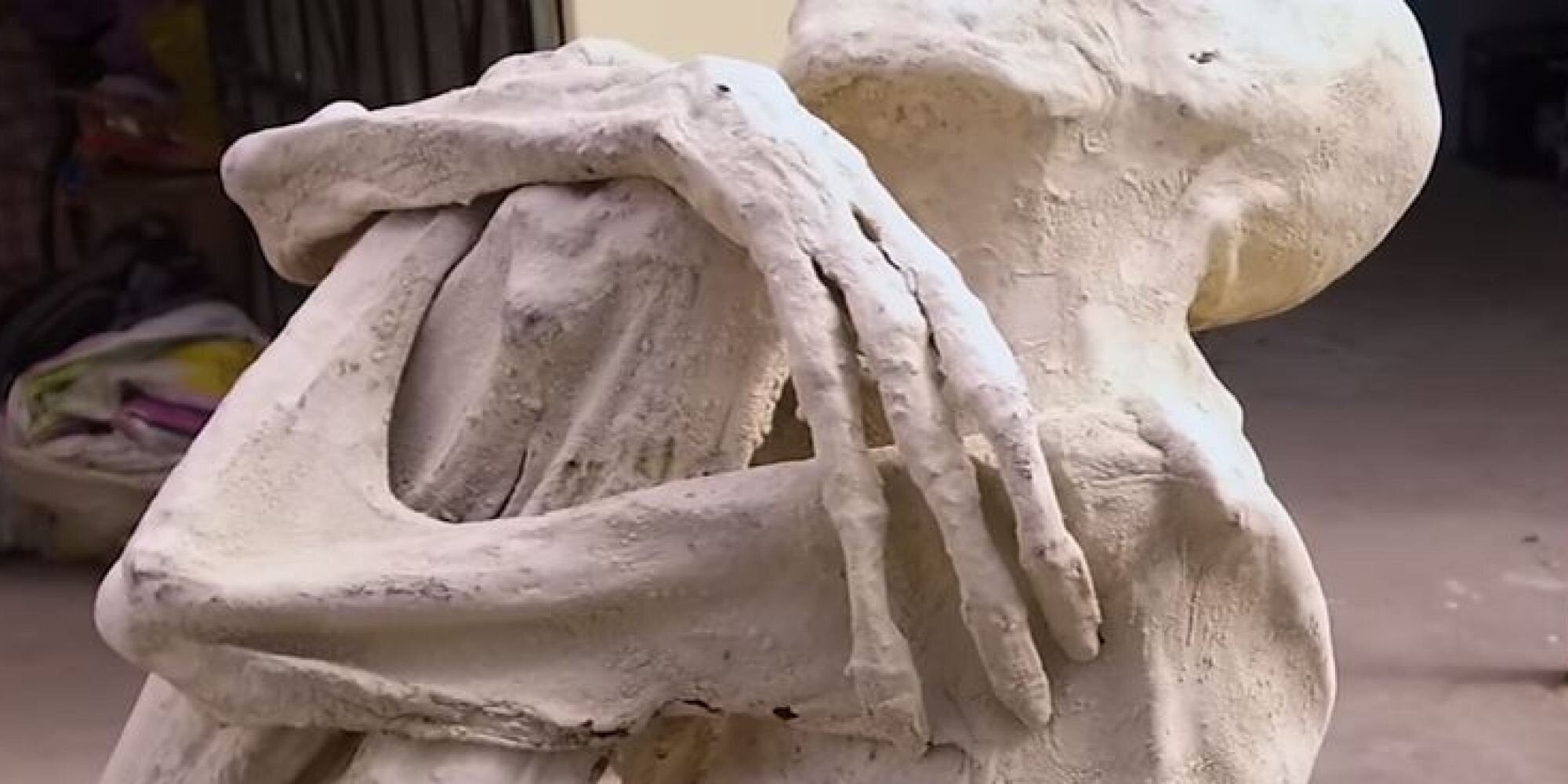 «Πόλεμος» για τις «εξωγήινες μούμιες» στη Νάζκα του Περού: UFOλόγος κάνει λόγο για πέντε «μη ανθρώπινα» λείψανα