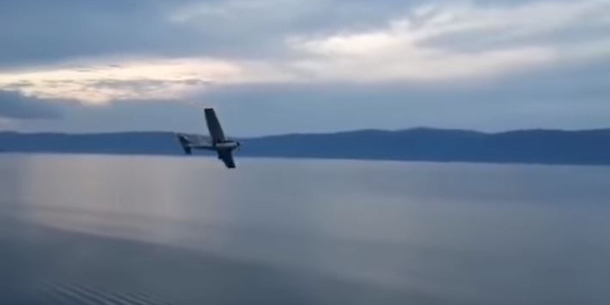 Βίντεο: Πτώση μικρού αεροσκάφους στη λίμνη Βαϊκάλη