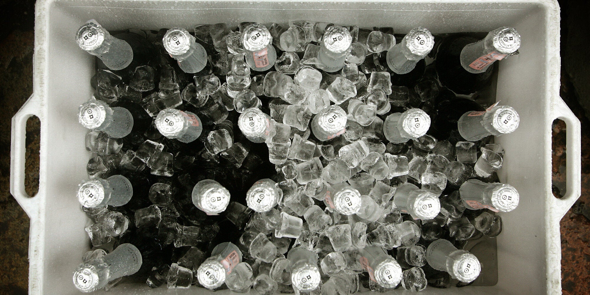 Άνοιξαν 600 σαμπάνιες σε τραγουδιστή