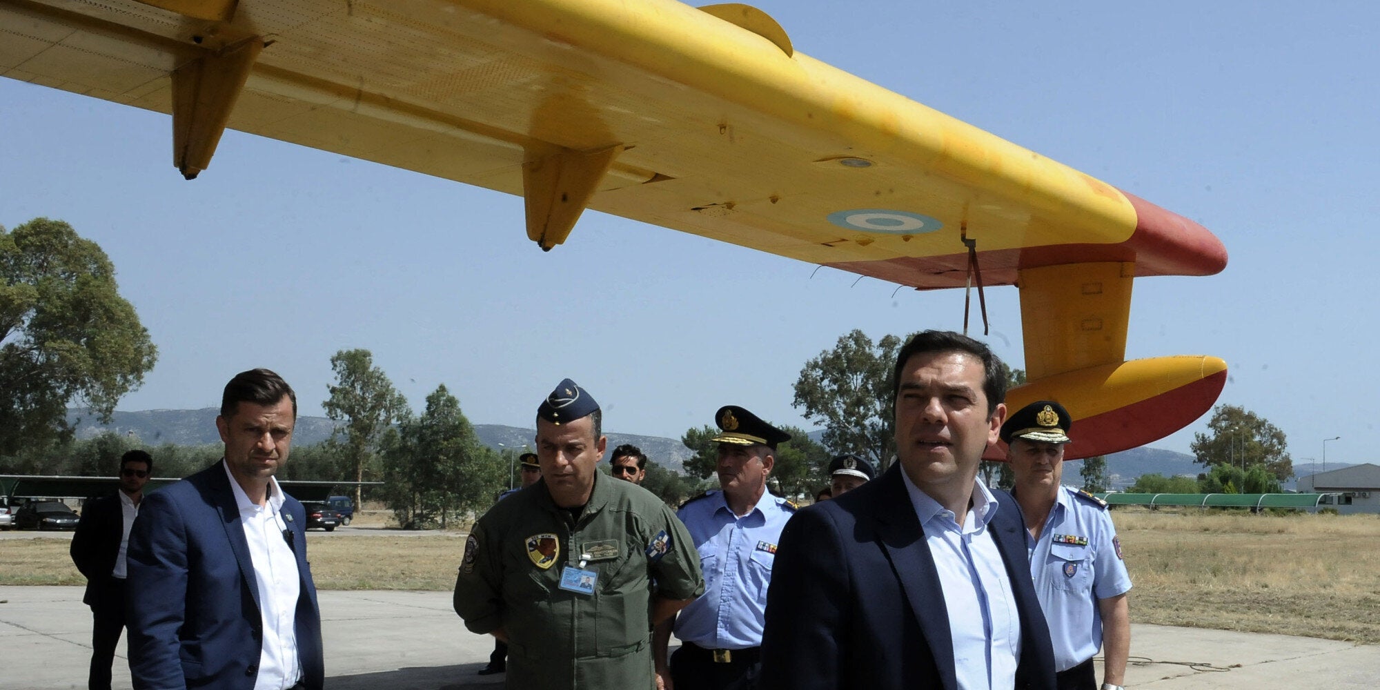 «Η περίοδος του καλοκαιριού θα είναι δύσκολη» δήλωσε ο Τσίπρας από την αεροπορική βάση πυρόσβεσης στην Ελευσίνα