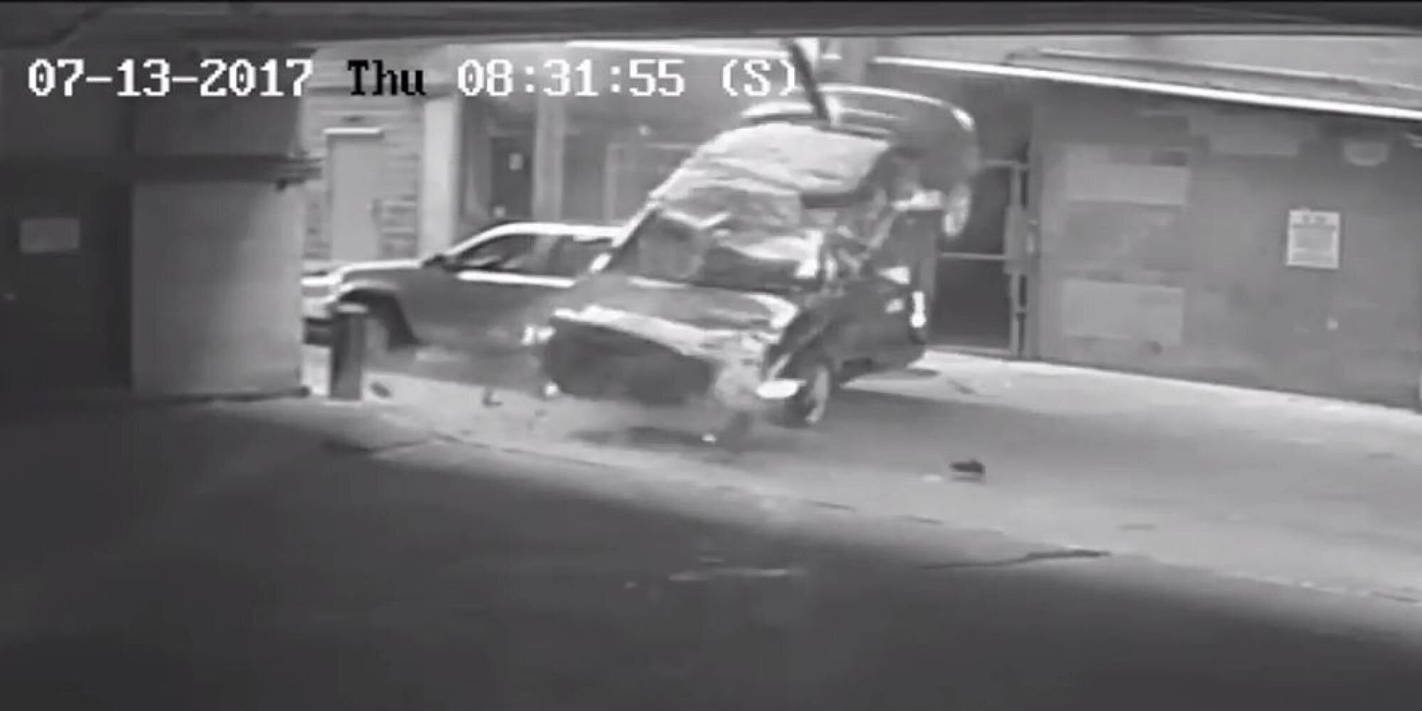 Βίντεο: Το χειρότερο που μπορεί να σου συμβεί στο παρκάρισμα είναι να…πέσεις από το 7ο όροφο