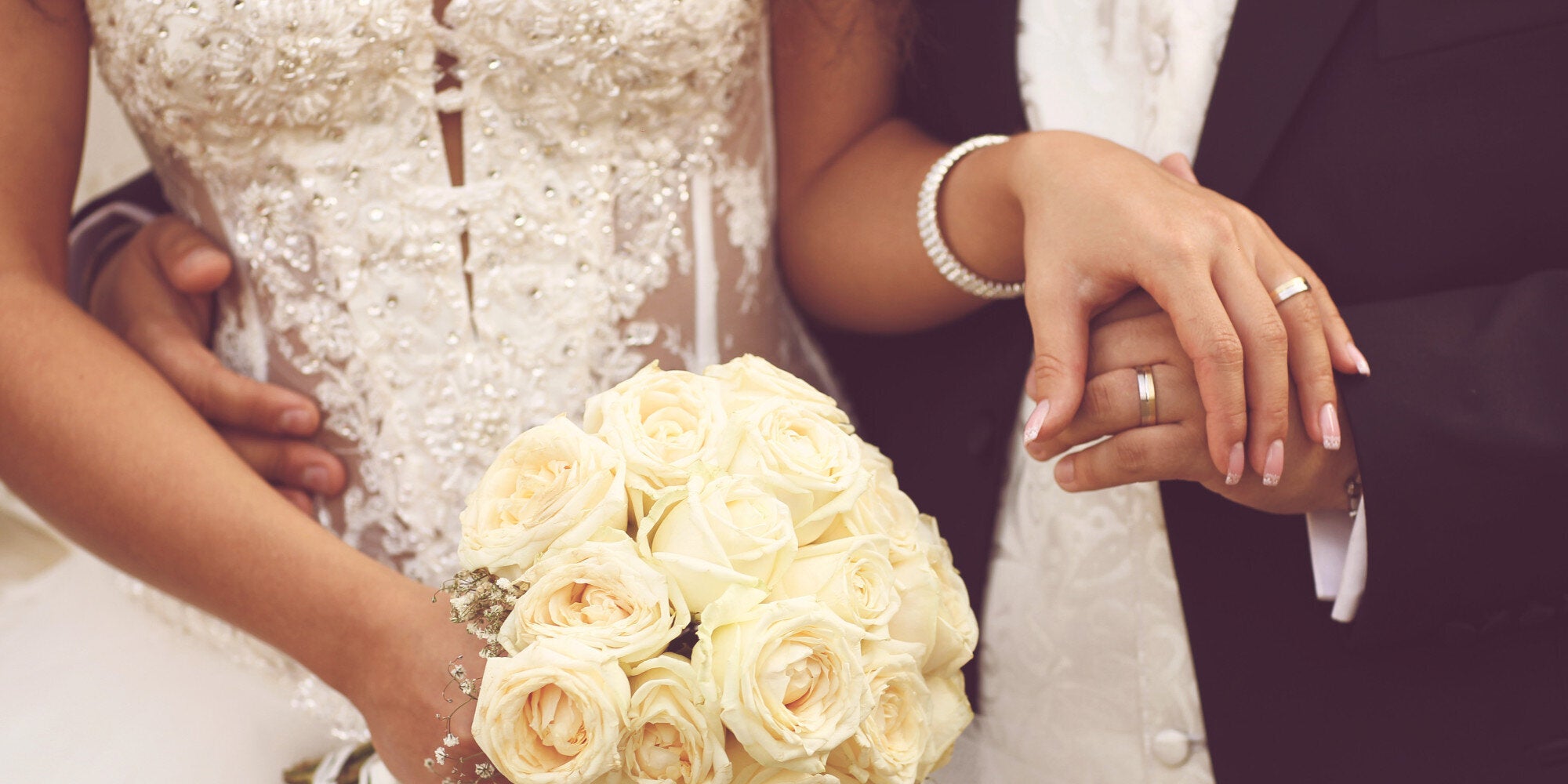 Ζευγάρι πήγε σε γάμο απρόσκλητο και χάρισε στους νεόνυμφους ένα πρωτότυπο δώρο