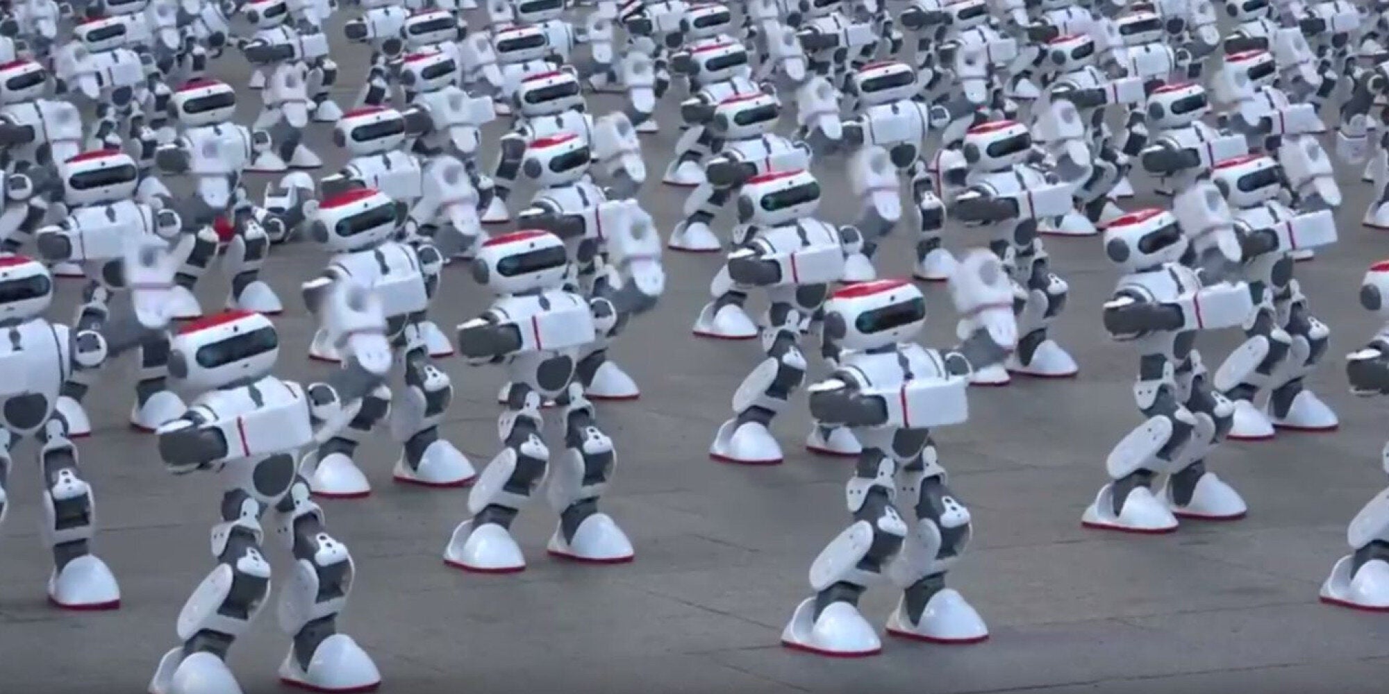 Μια ομάδα από 1,069 ρομπότ σπάει το Παγκόσμιο ρεκόρ Guinness στην Κίνα, χορεύοντας