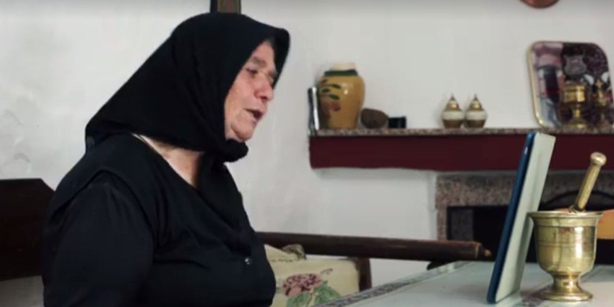 Η Κρητικιά γιαγιά που καλεί τα εγγόνια της στον Ημιμαραθώνιο, μέσω Facetime