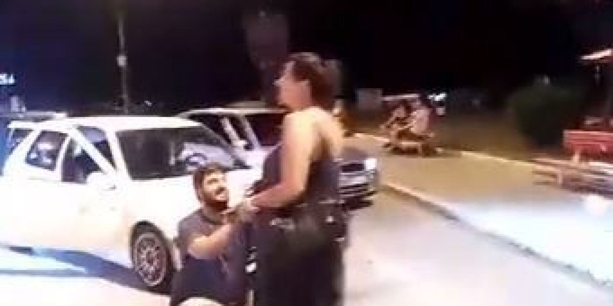 Έφοδος με αμάξια στην πλατεία Αριστοτέλους για μία κινηματογραφική πρόταση γάμου