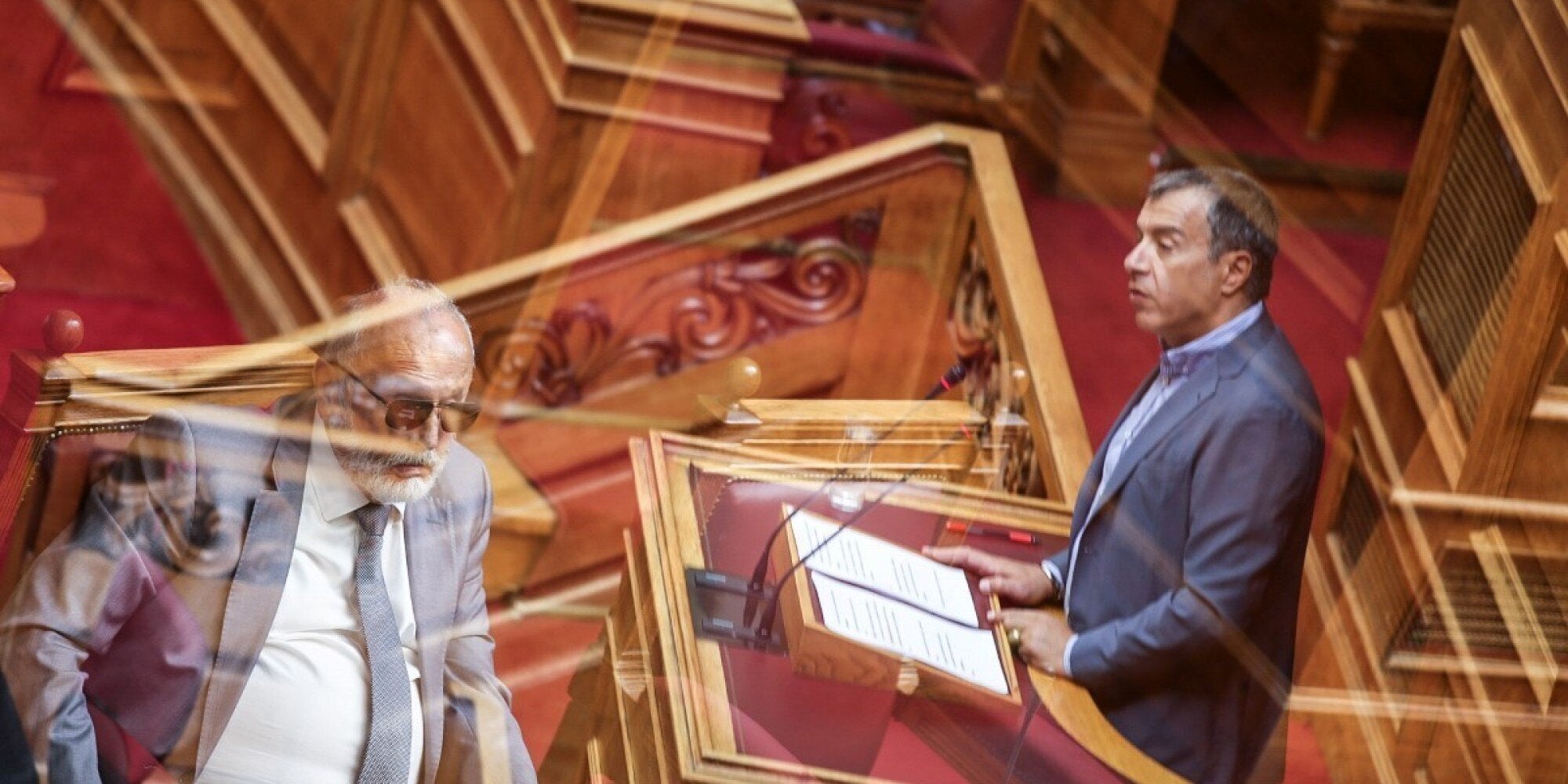 Θεοδωράκης: Κάτι βρωμάει στον Σαρωνικό και δεν είναι μόνο το χυμένο μαζούτ