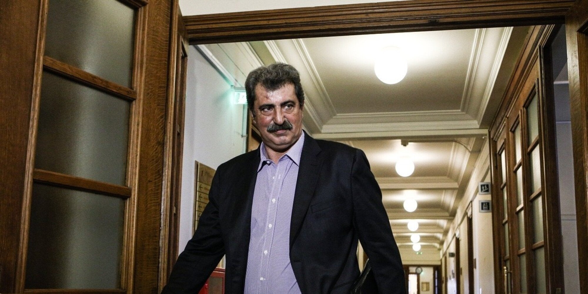 Σφοδρή αντίδραση του Ποταμιού κατά Πολάκη για την μαντινάδα του για τον Θεοδωράκη