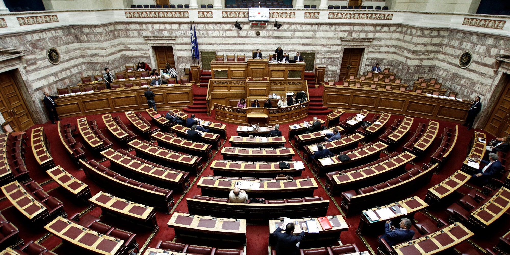 Πυρά στη Βουλή για το ταξίδι Τσίπρα στις ΗΠΑ και τη συμφωνία για τα F-16