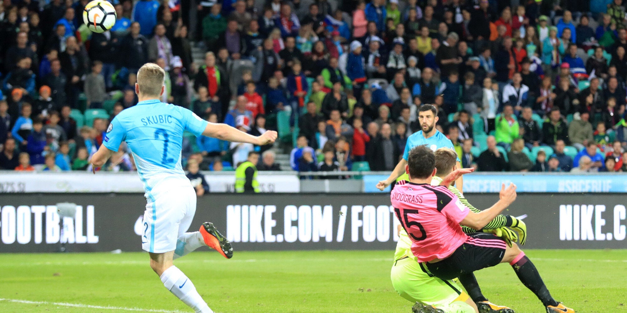 Στα μπαράζ η Ελλάδα με νίκη επί του Γιβραλτάρ. Η Σλοβενία έκανε το χατήρι στους Έλληνες, δεν ηττήθηκε απ’τη Σκωτία (2-2)