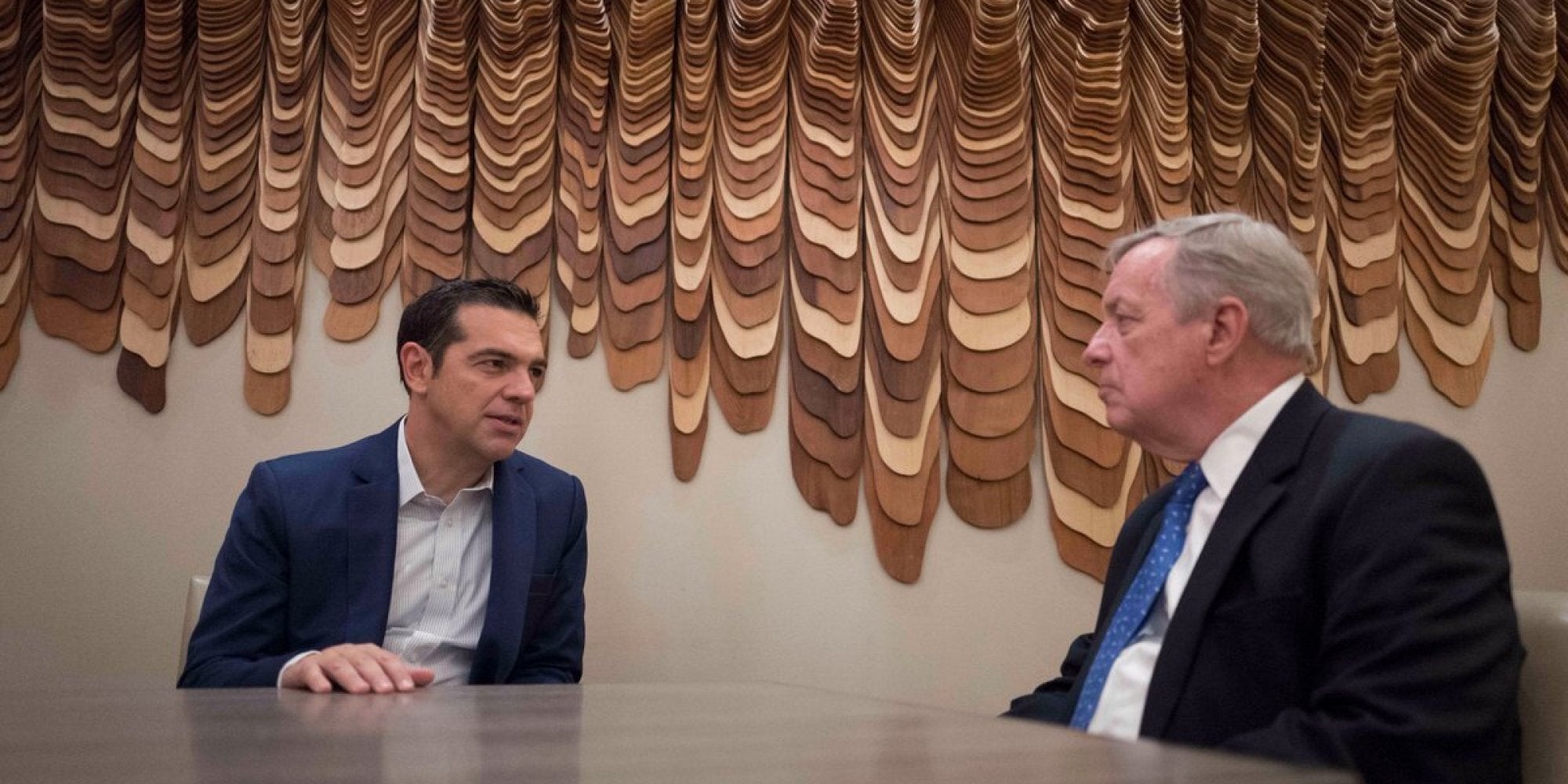 Συνάντηση Τσίπρα με τον Γερουσιαστή Ντέρμπιν: Στο επίκεντρο η στήριξη των ΗΠΑ στην Ελλάδα