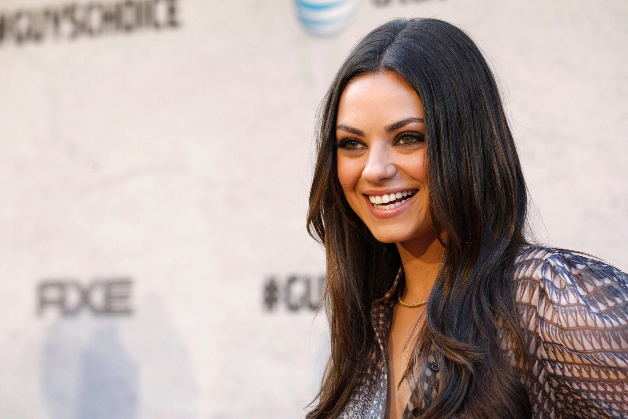 Mila Kunis: «Τα κορίτσια είναι εξυπνότερα από τα αγόρια και το βλέπω στα παιδιά μου»