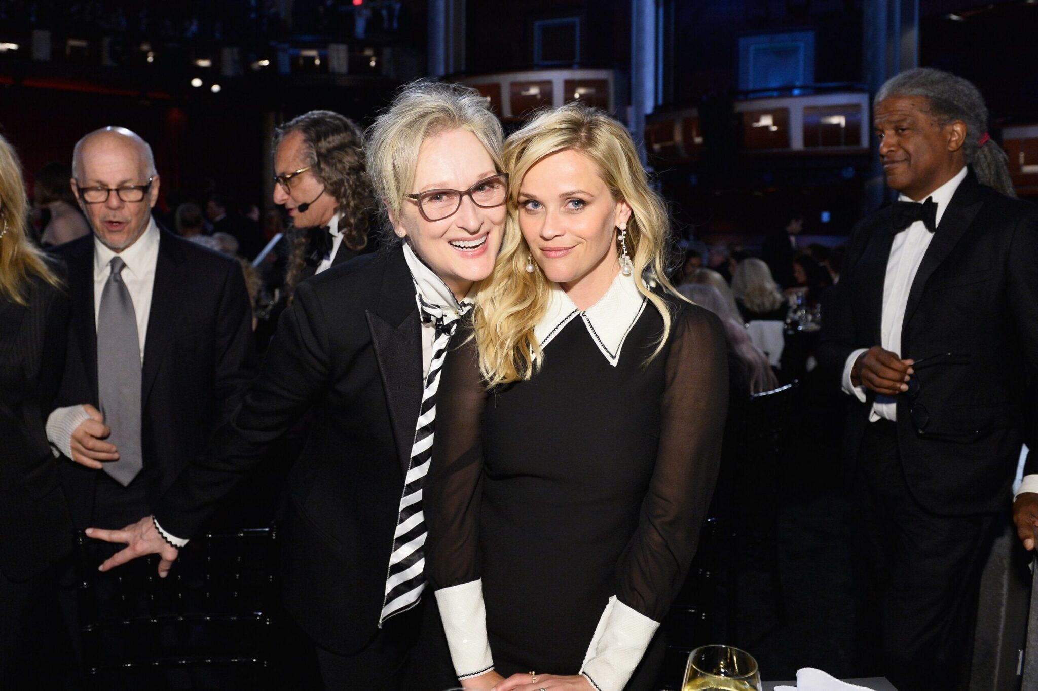 Μια πολύ θυμωμένη Reese Witherspoon πετάει ένα χωνάκι παγωτού στη Meryl Streep-και η φωτογραφία γίνεται viral
