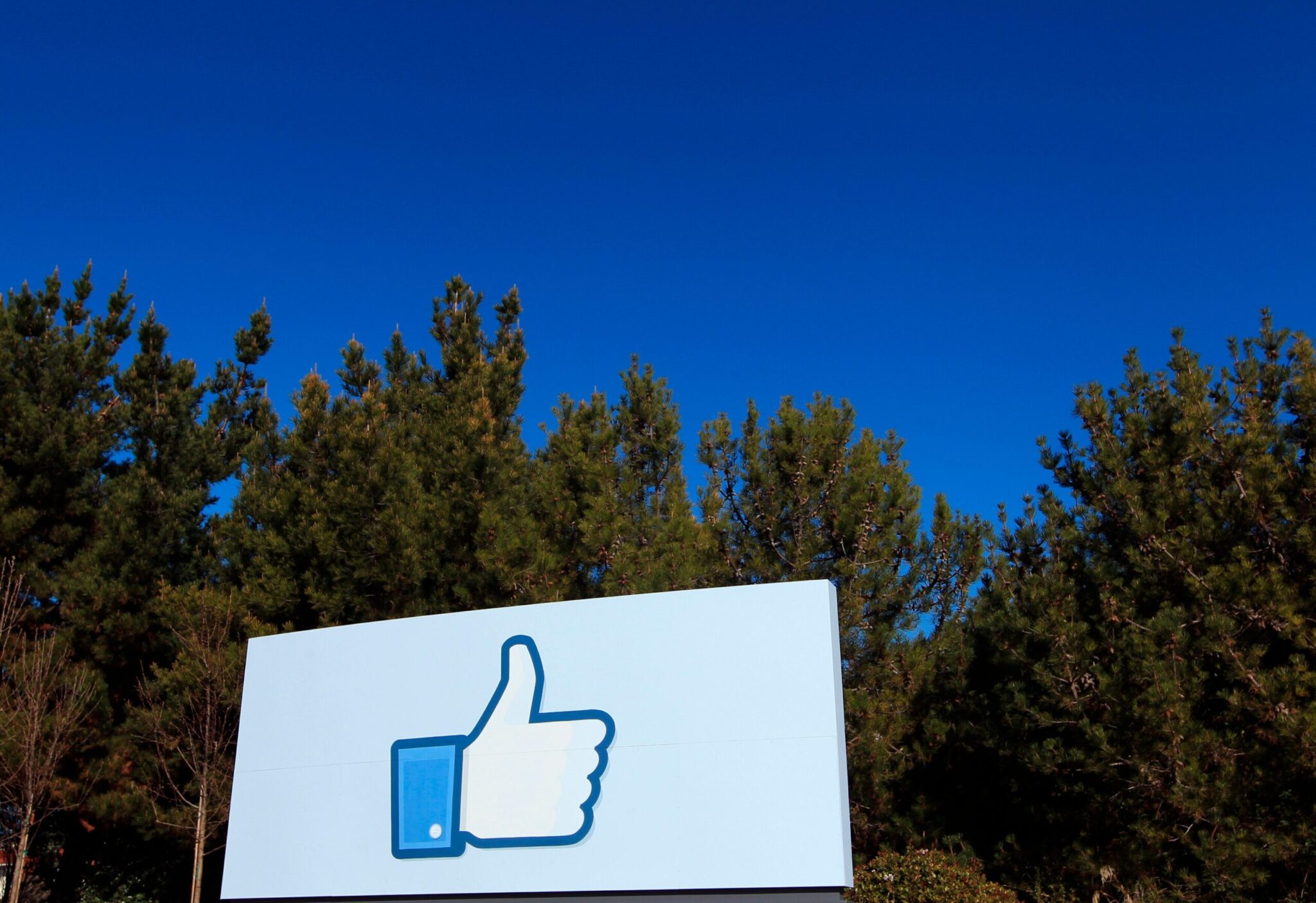 Facebook: Η αλλαγή που έρχεται για τα Likes στις επώνυμες σελίδες
