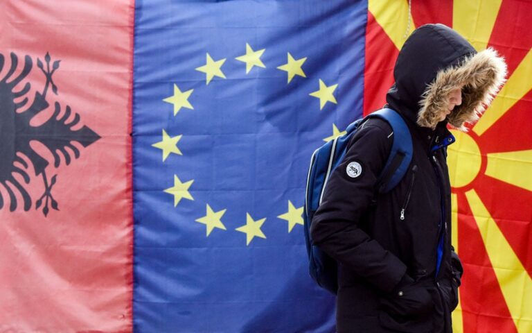 Υπογραφές κατά της απογραφής πληθυσμού, συγκεντρώνουν στη Βόρεια Μακεδονία